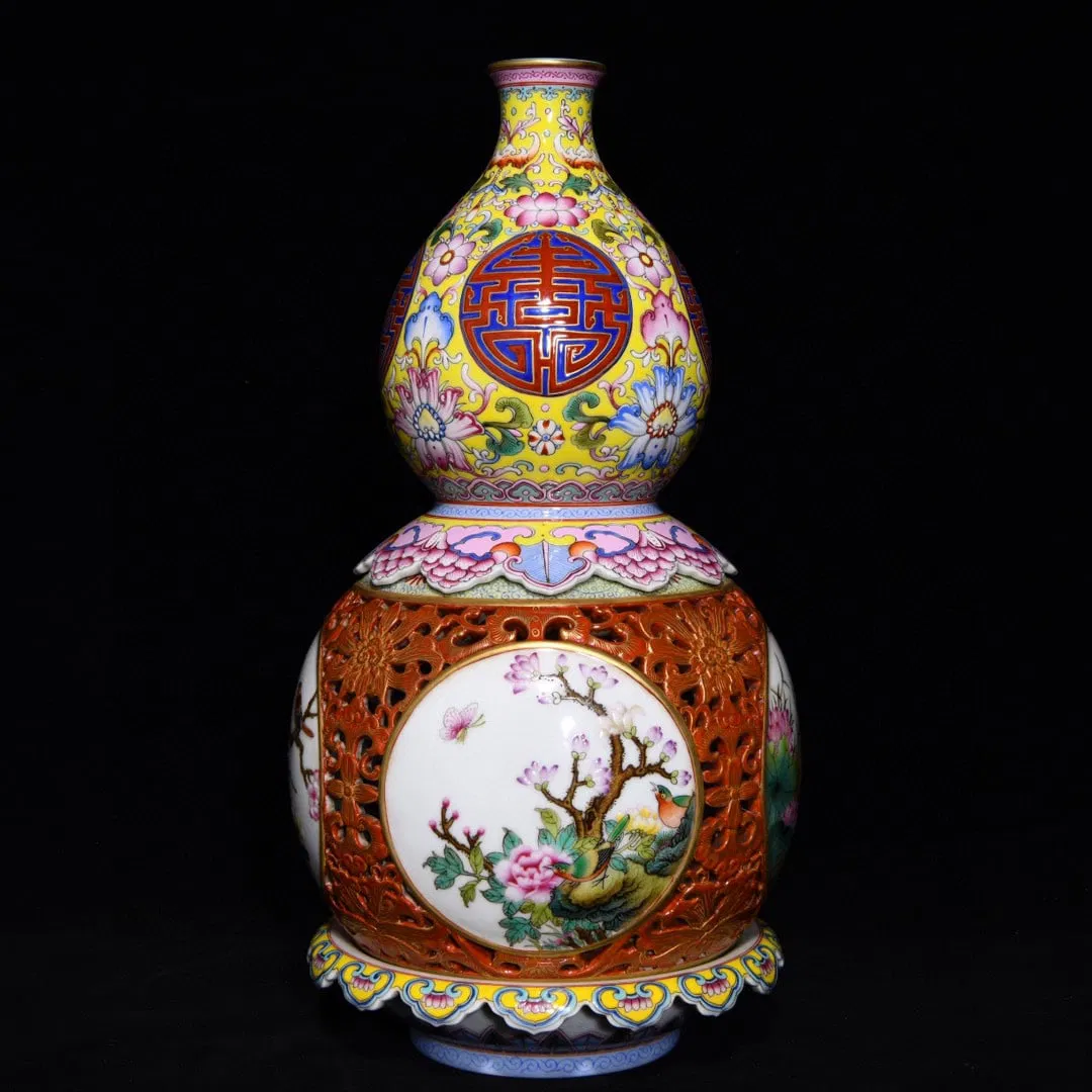 A Rare Famille-Rose Painted Gold Shou-Character Flower and Bird Pattern Gourd-Shaped Vase