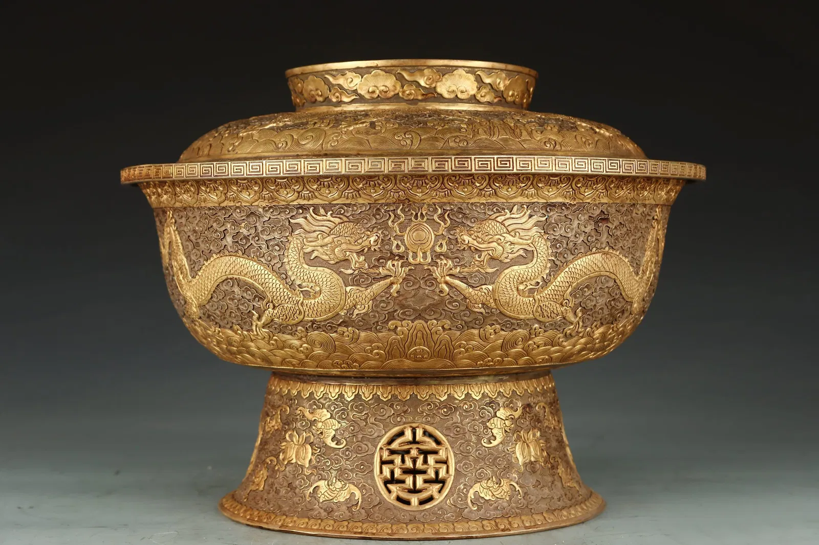 A Rare Gilt Bronze Auspicious Cloud,Bats and Dragon Pattern Cover Bowl