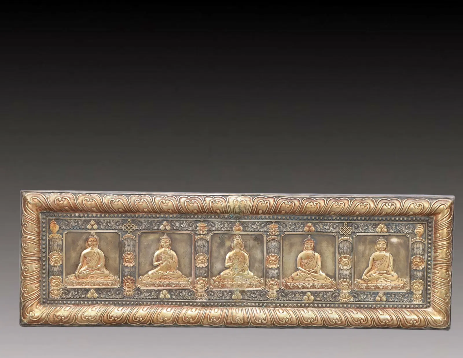 A Rare Gilt Silver Buddha Statue Pattern Ornament