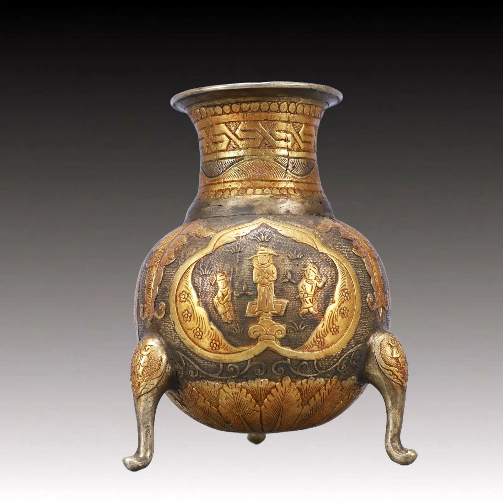 A Rare Gilt Silver Figure Pattern Elephant-legs Vase