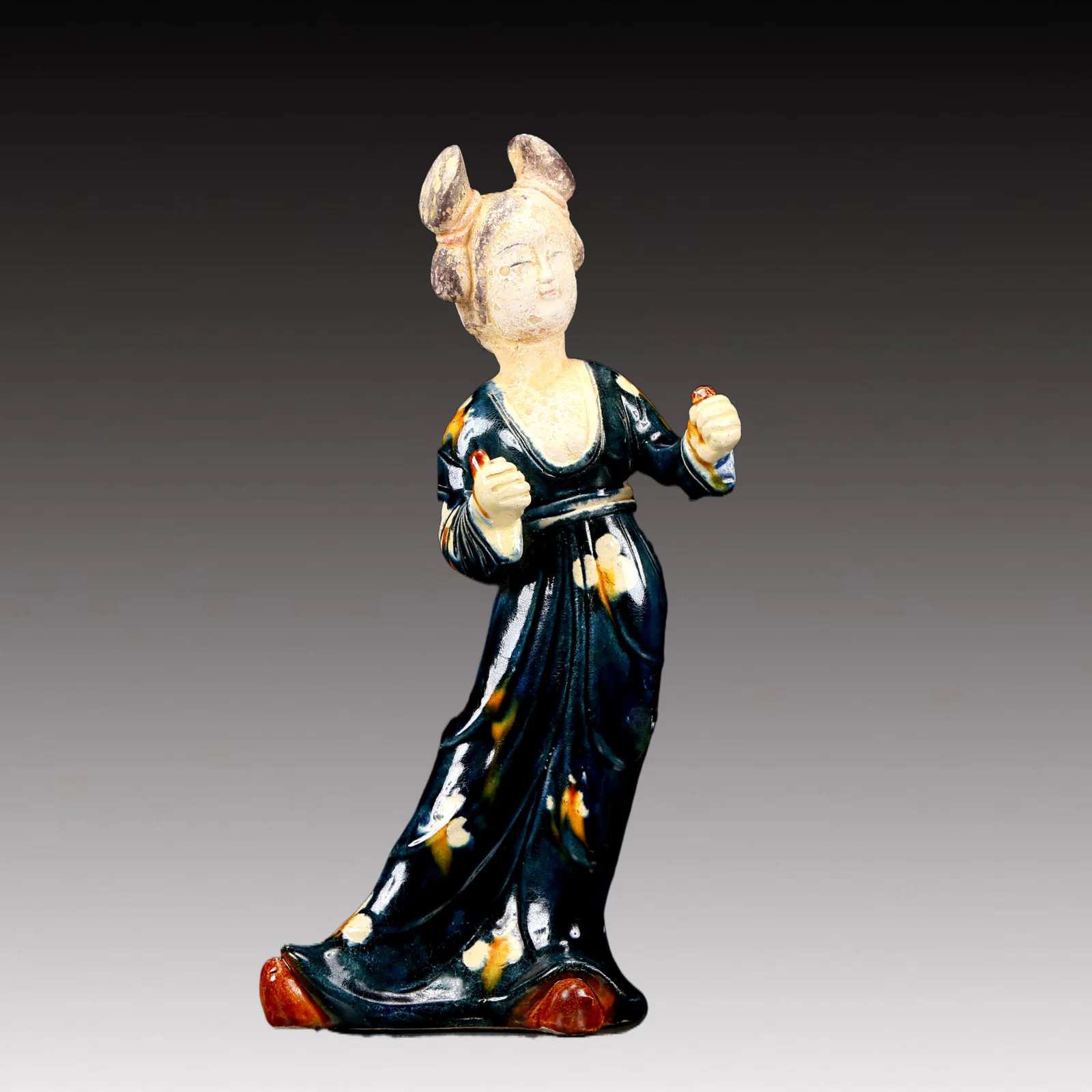 A Rare Tang Tri-Color Glazed Pottery Dancing Figurines