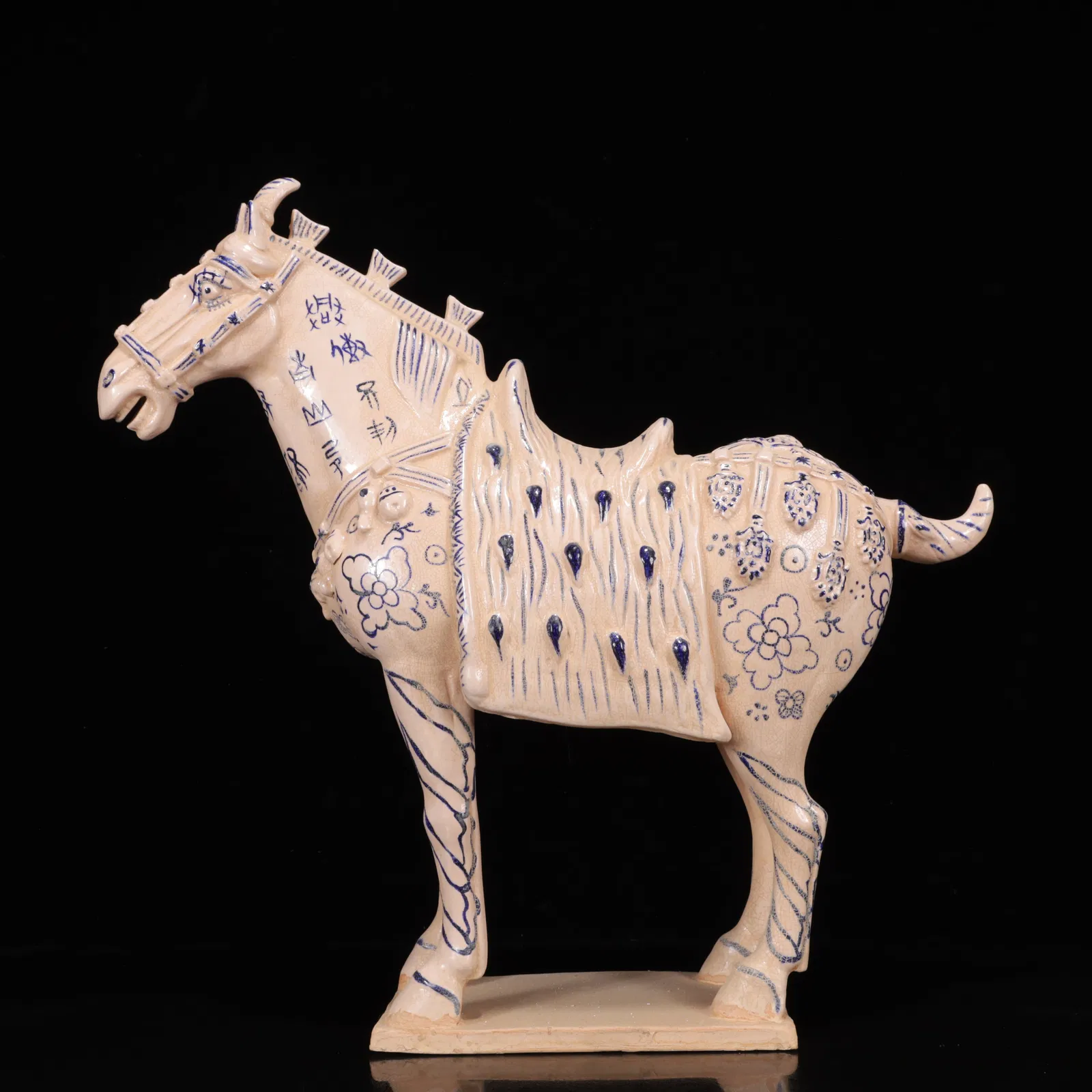 A Rare Tang Tri-Color Glazed Pottery Horse Ornaments