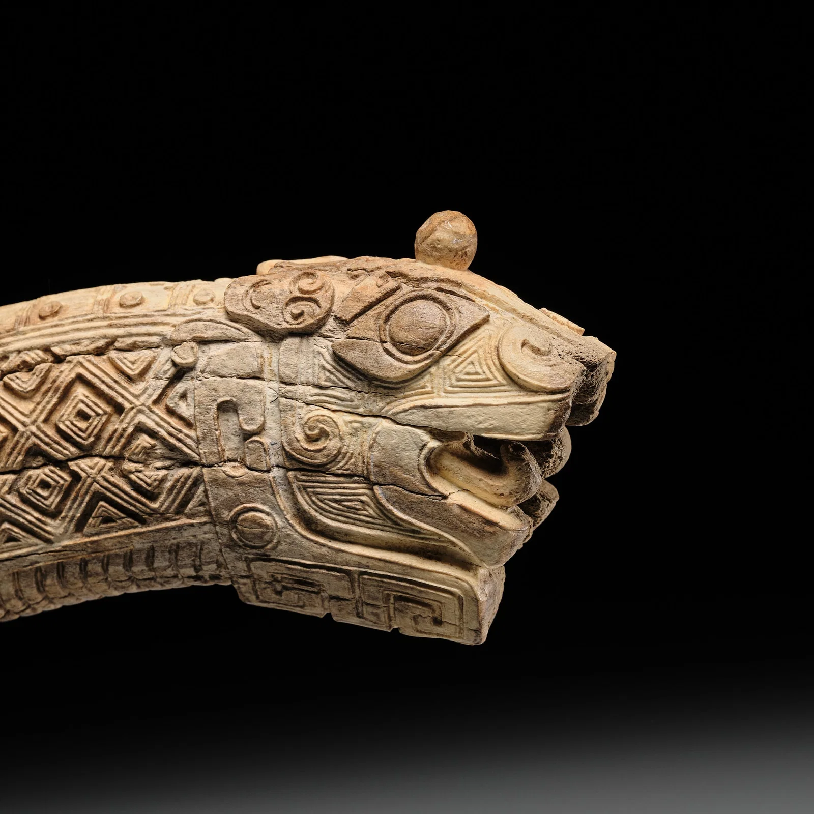 A RARE 'TIGER' BONE HILT, LATE SHANG DYNASTY