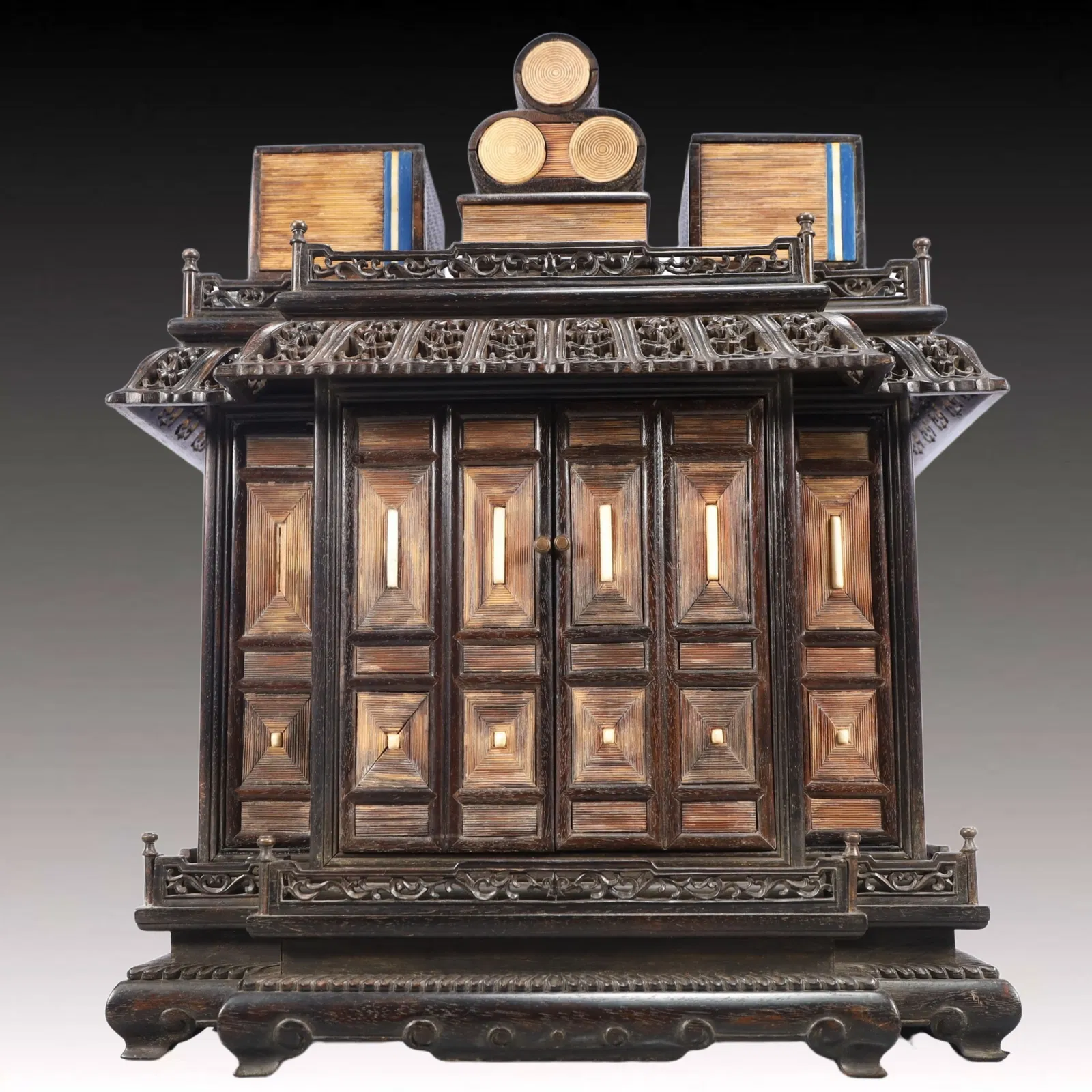 A Rare Zitanwood Inlaid Gems Box