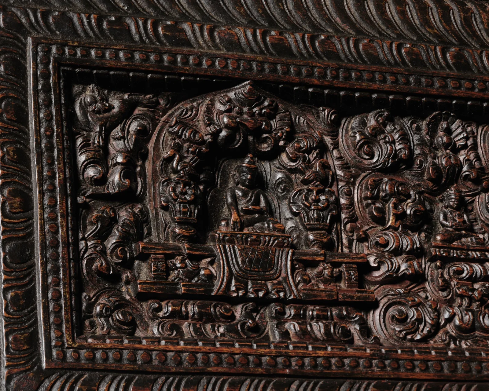 A RICHLY DETAILED WOOD MANUSCRIPT COVER, 14TH-15TH CENTURY
