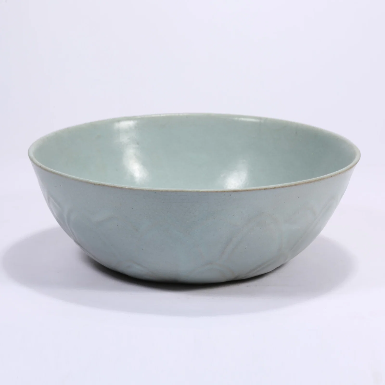 A RU WARE SKY-BLUE GLAZE LOTUS-PETAL DRAGON PATTERN BOWL