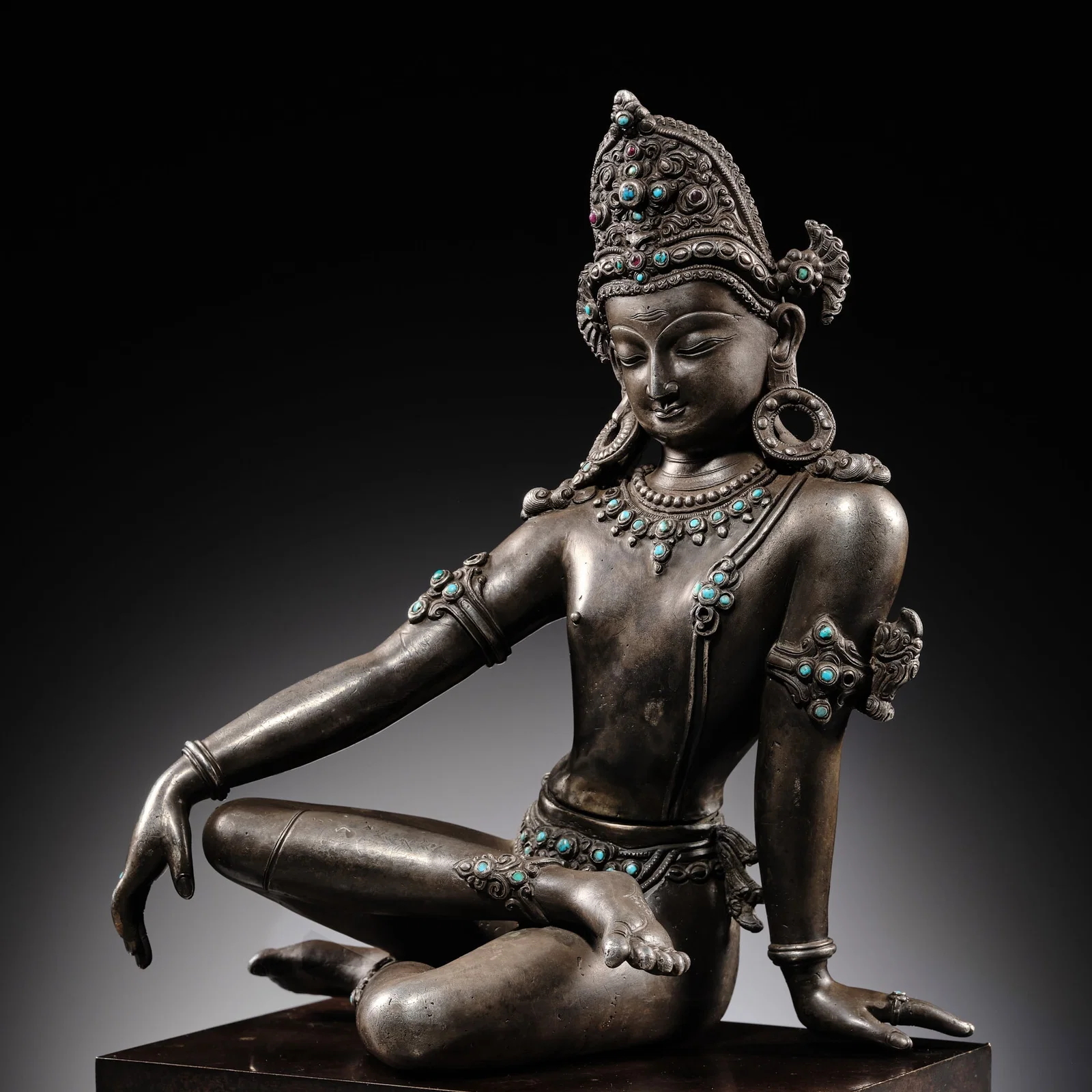 A RUBY AND TURQUOISE INLAID SILVER FIGURE OF INDRA, NEPAL, 17TH-18TH CENTURY