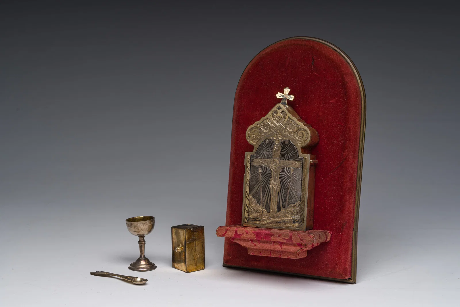 A Russian orthodox silver priest travel communion set with engraved 'crucifixion' design, 84