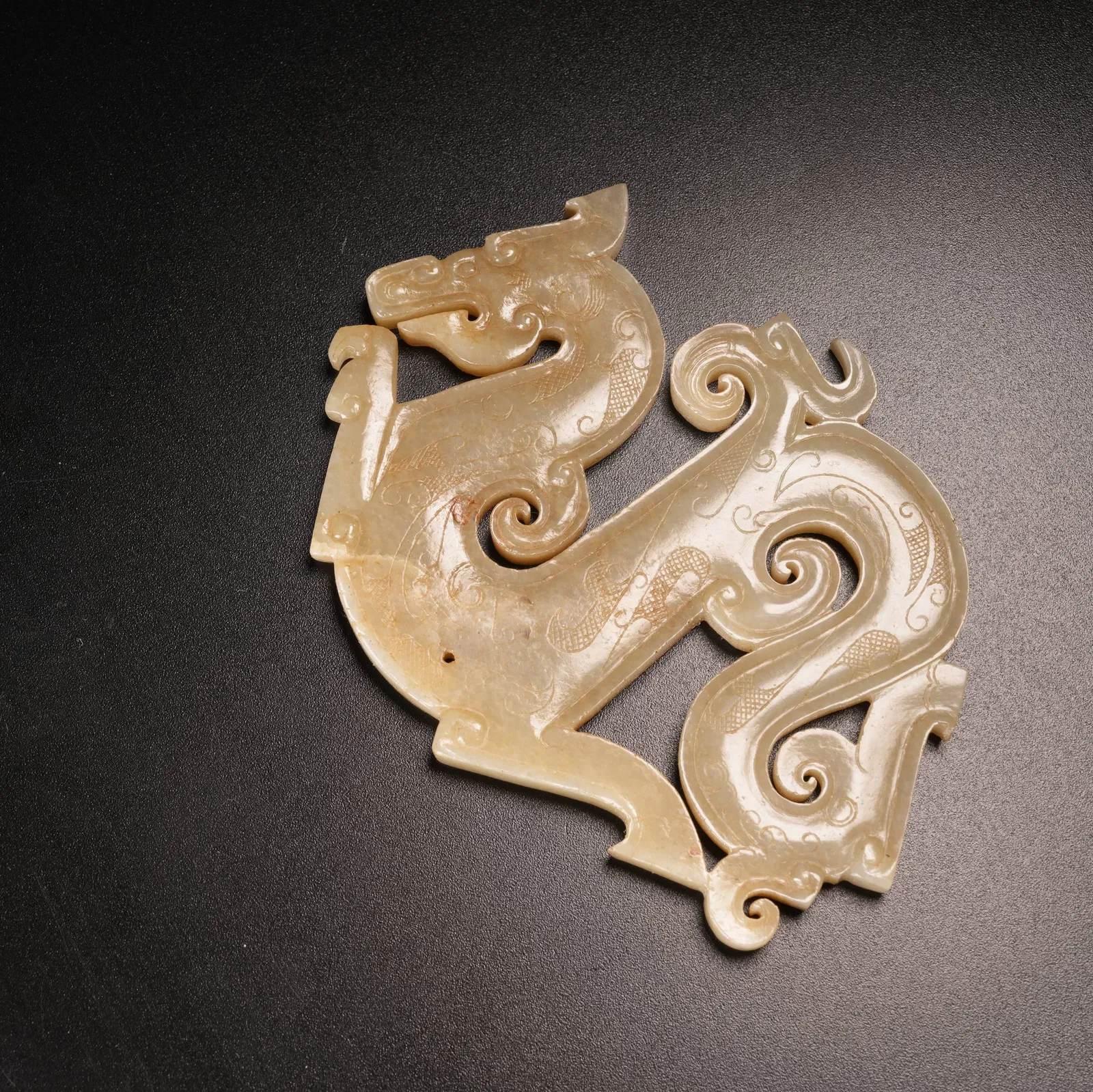 A S-DRAGON PENDANT IN ARCHAIC JADE
