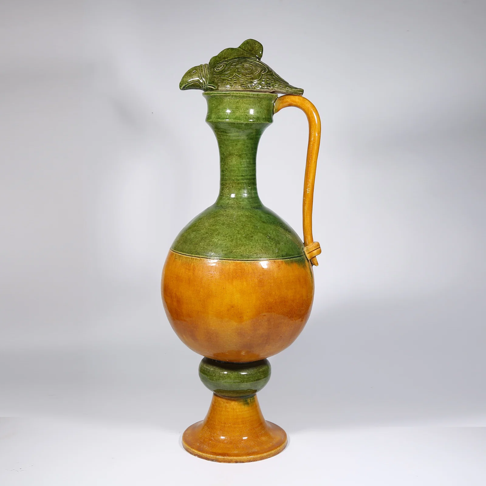 A SANCAI PHOENIX-HEAD EWER