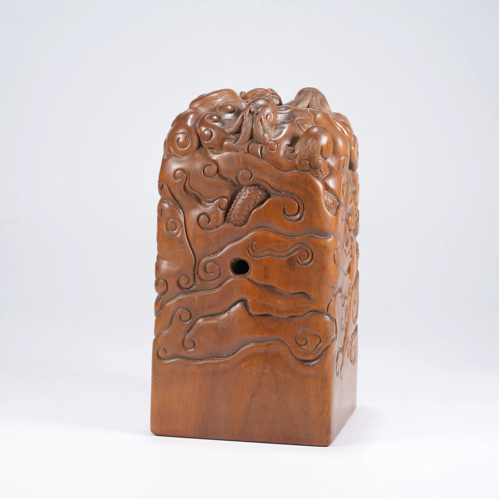 A SANDALWOOD LARGE SEAL WITH CHI DRAGON MOTIF