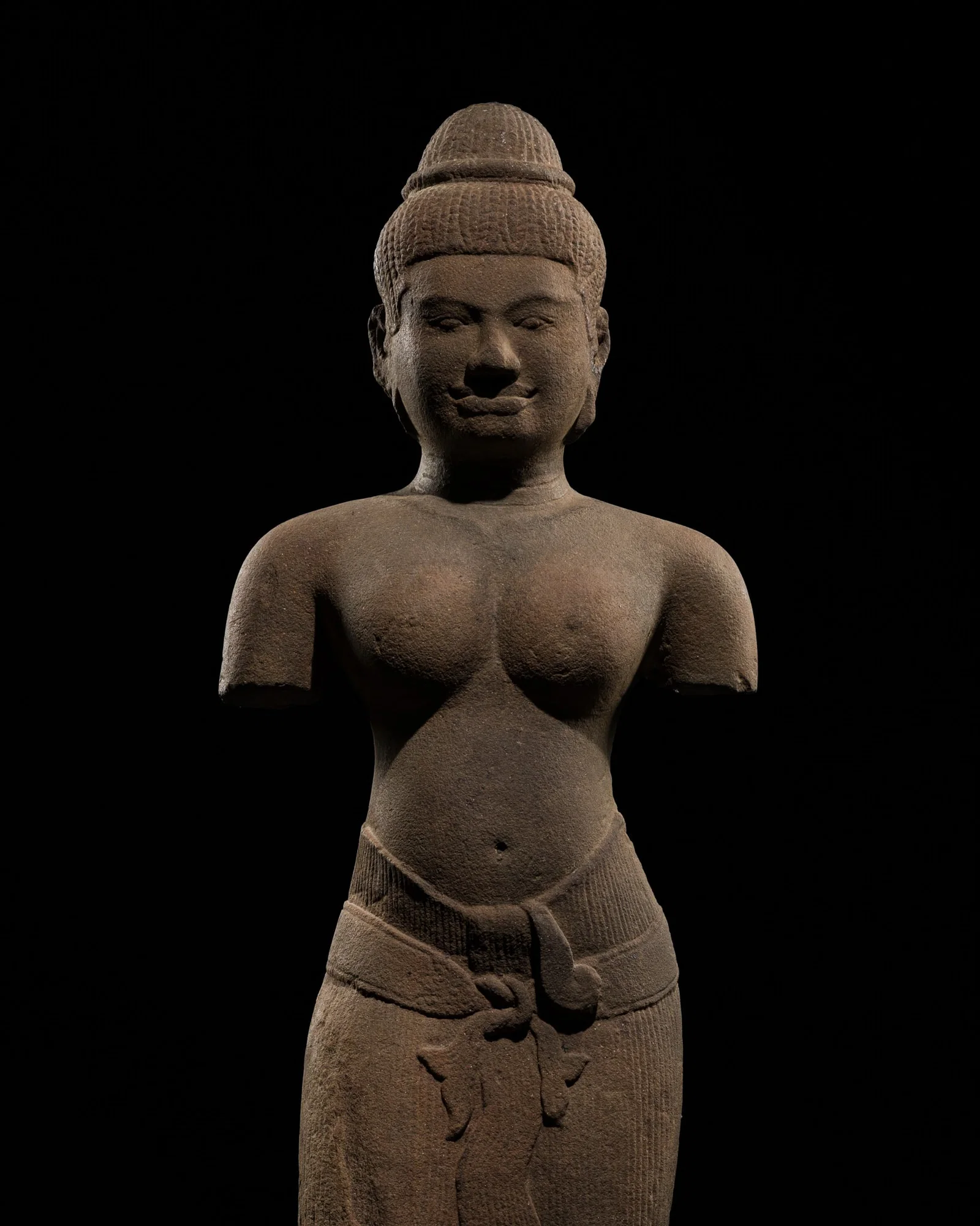 A SANDSTONE FIGURE OF UMA, ANGKOR PERIOD, BAPHUON STYLE, 11TH CENTURY