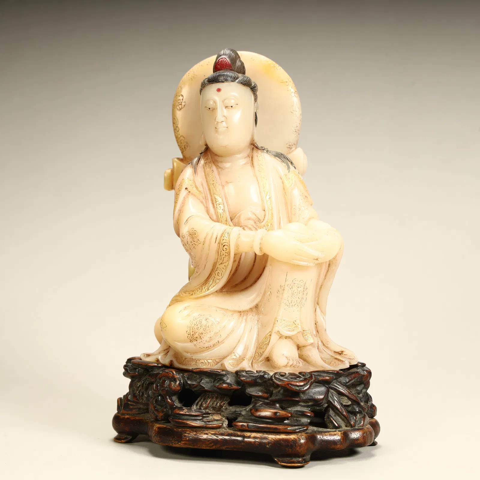 A seated statue of Guanyin in Shoushan stone