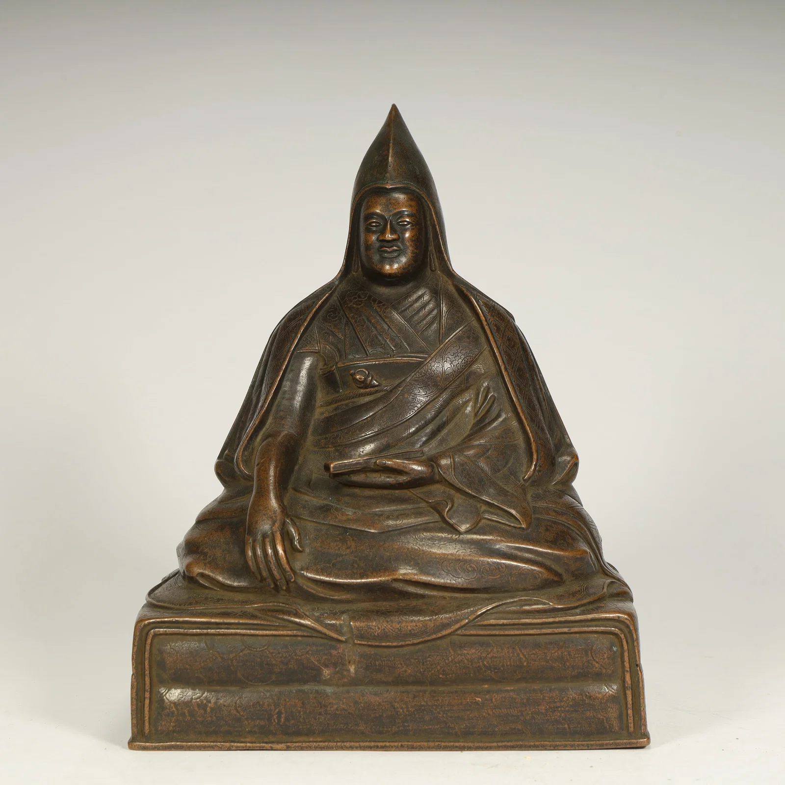 A seated statue of Master Tsongkhapa in the Qing Dynasty
