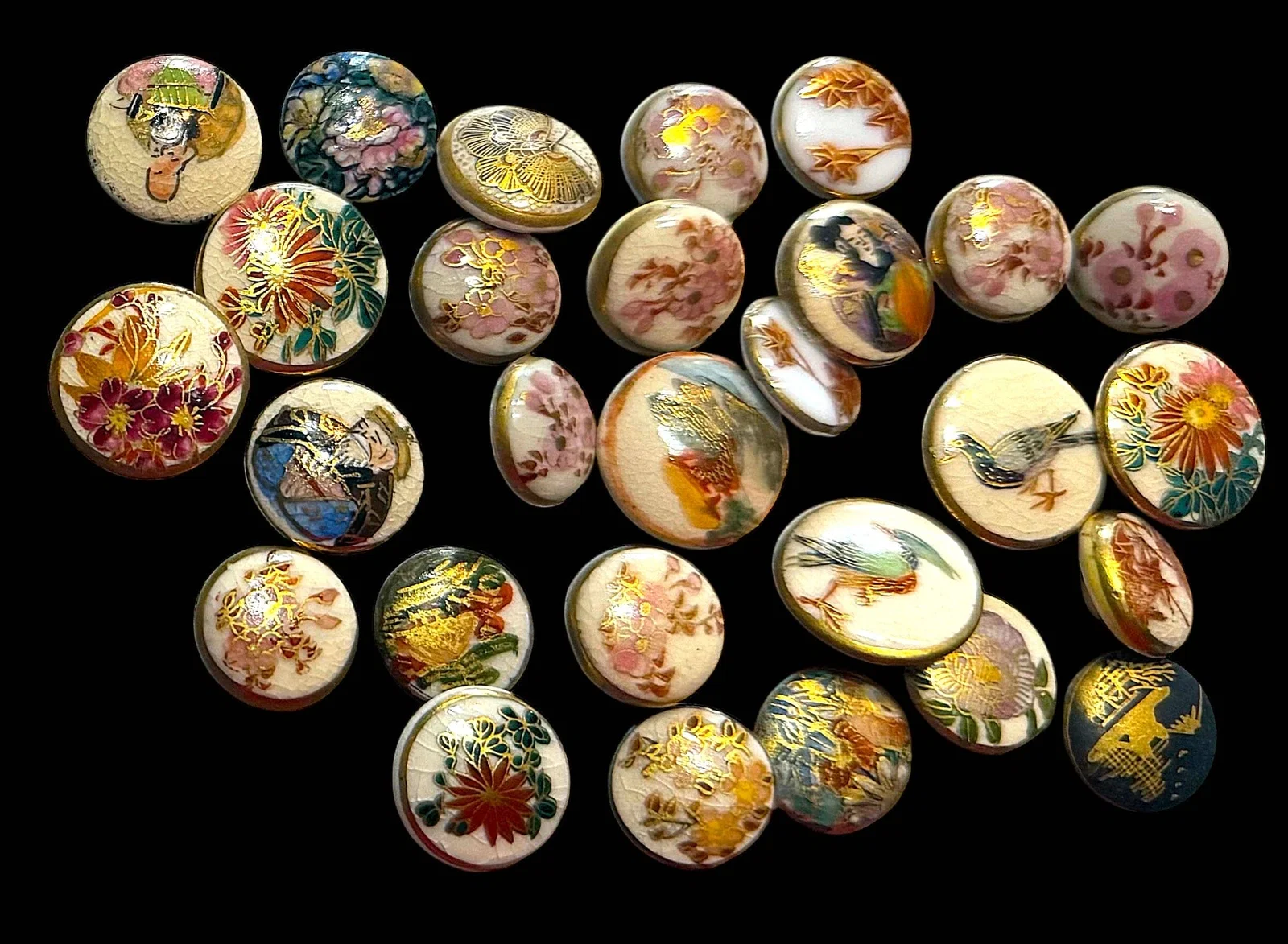 A SELECTION OF DIVISION 1 & 3 SATSUMA BUTTONS