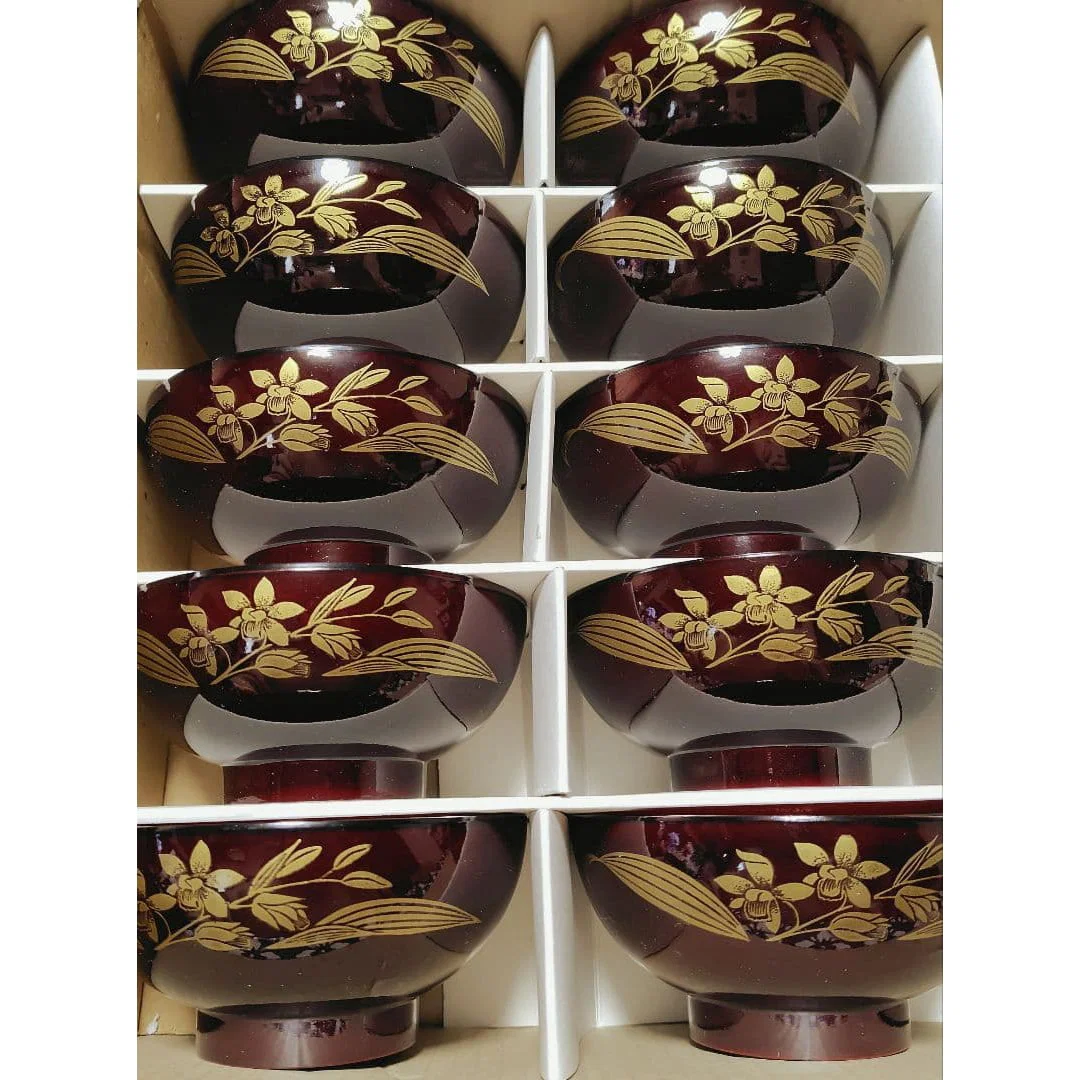 A set of 10 soup bowls.