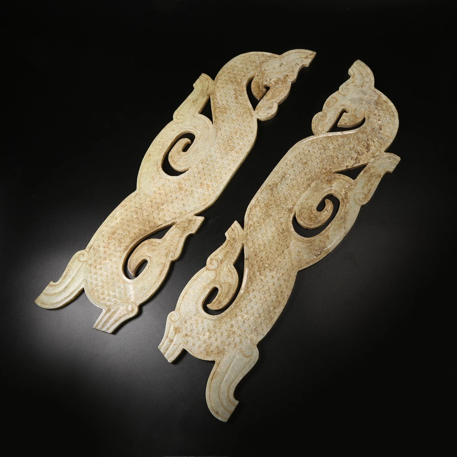 A SET OF ANCIENT JADE DRAGON PENDANTS