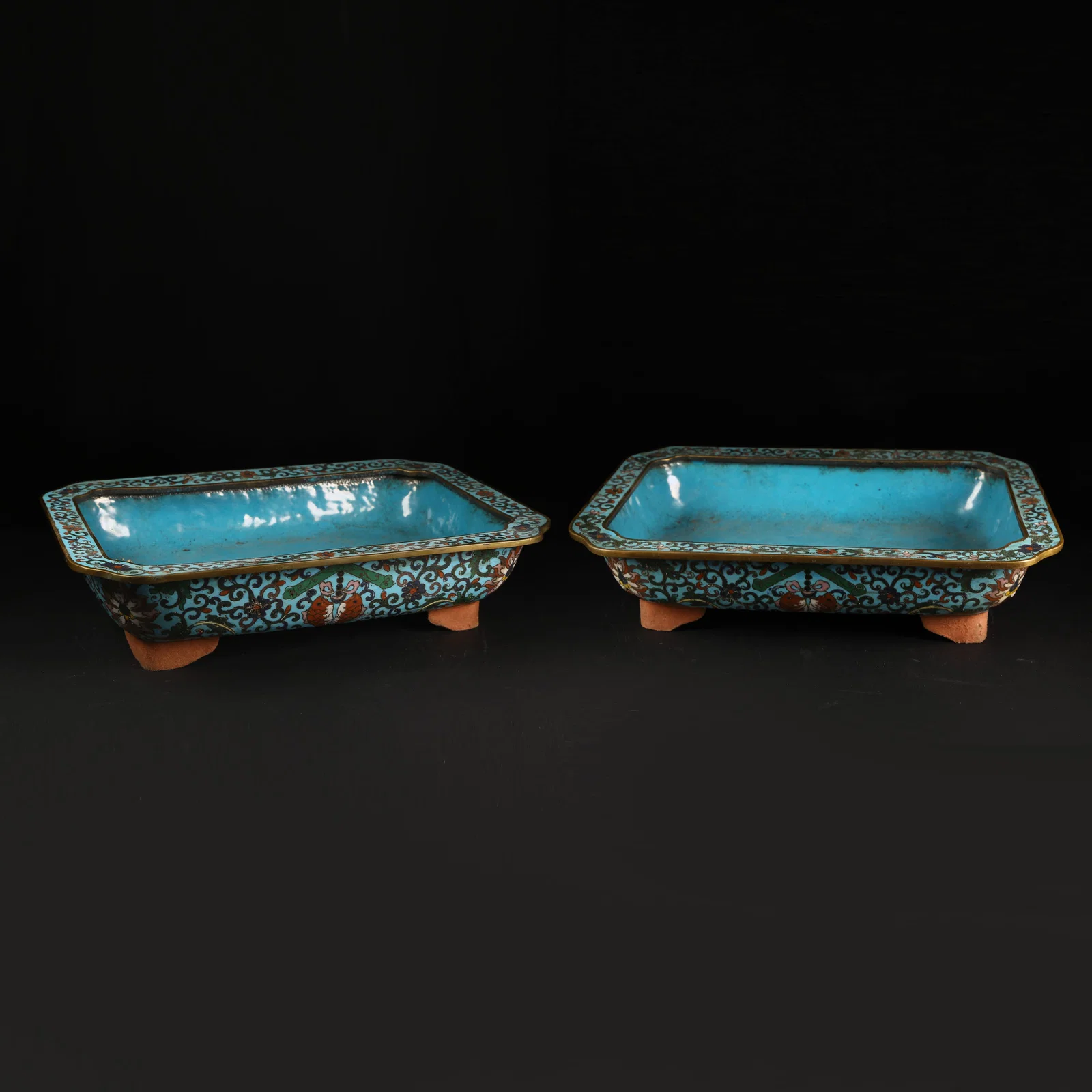 A SET OF BRONZE CLOISONNÉ ENAMEL NARCISSUS PLANTERS WITH SCROLLING FLORAL PATTERN