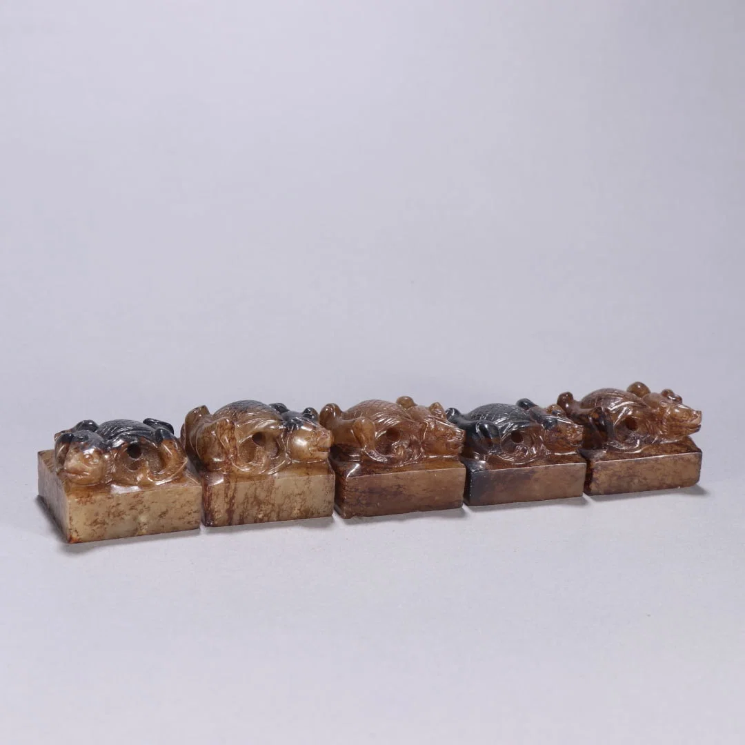 A Set of Exquisite Gaogu Jade Dragon Seal