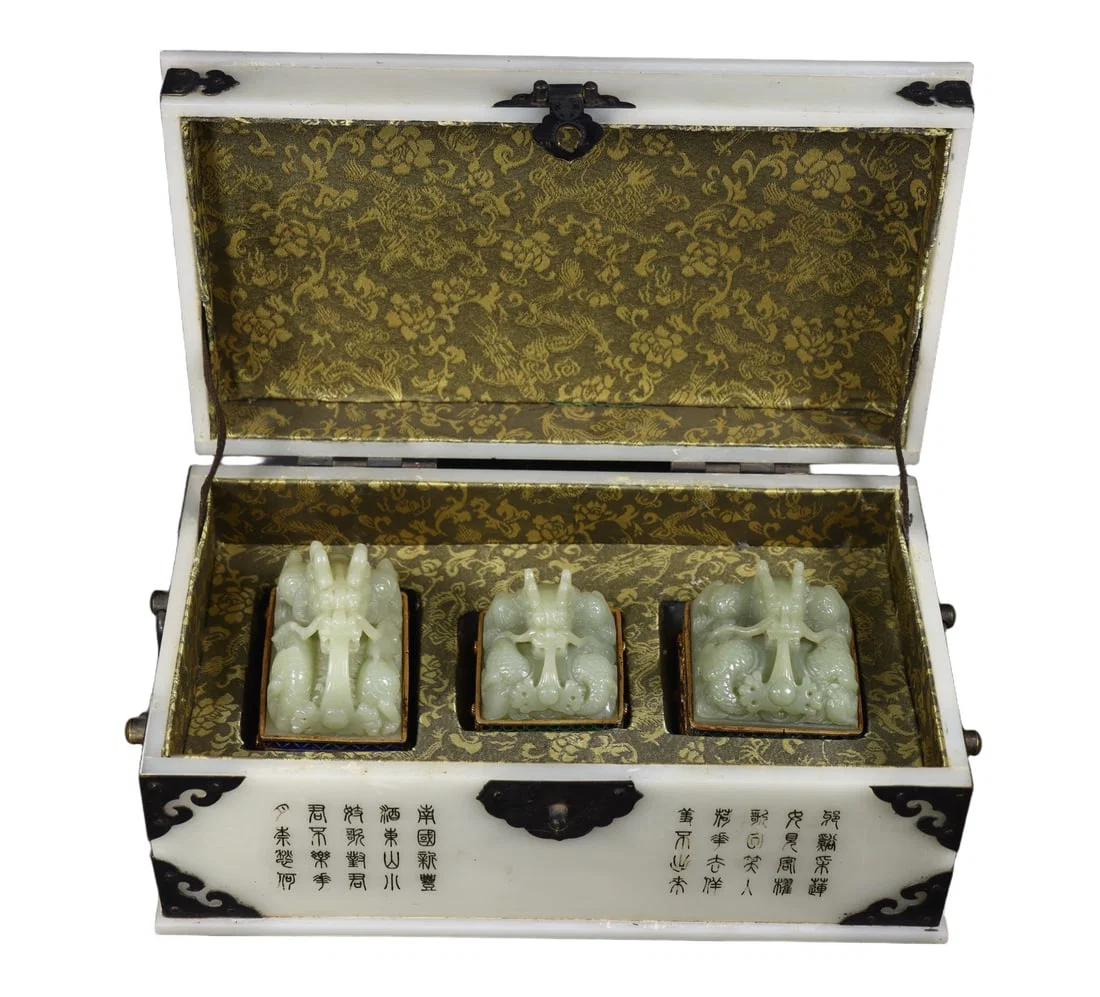 A Set of Fine Filigree and Gilding Inlaid White Jade Dragon Pattern Seals,Inlaid Gems