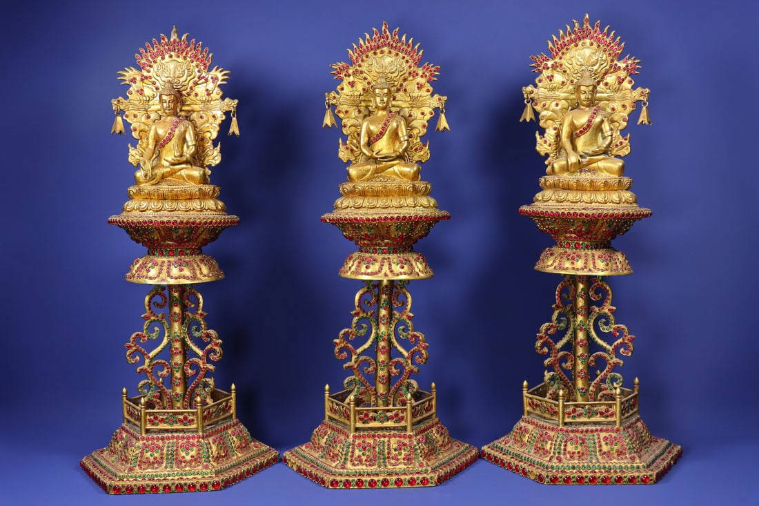 A Set of Fine Gilt Bronze Inlaid Gems Buddha Statue
