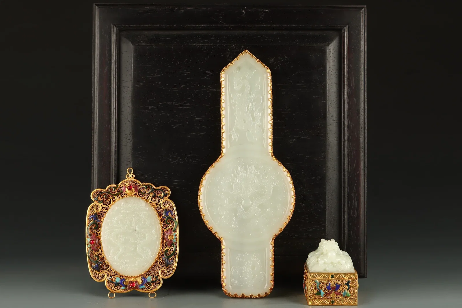 A Set of Fine Gilt Bronze Inlaid White Jade Dragon Pattern with poem Ruyi Seal