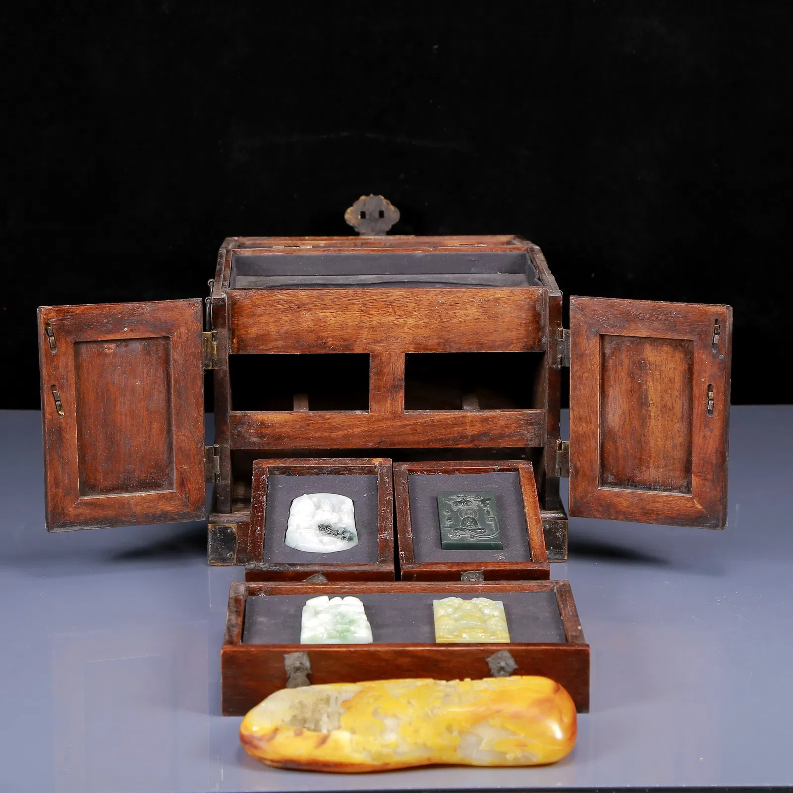 A Set of Fine Hotan Jade with Huali wood Flower and Bird Pattern Jewelry Box