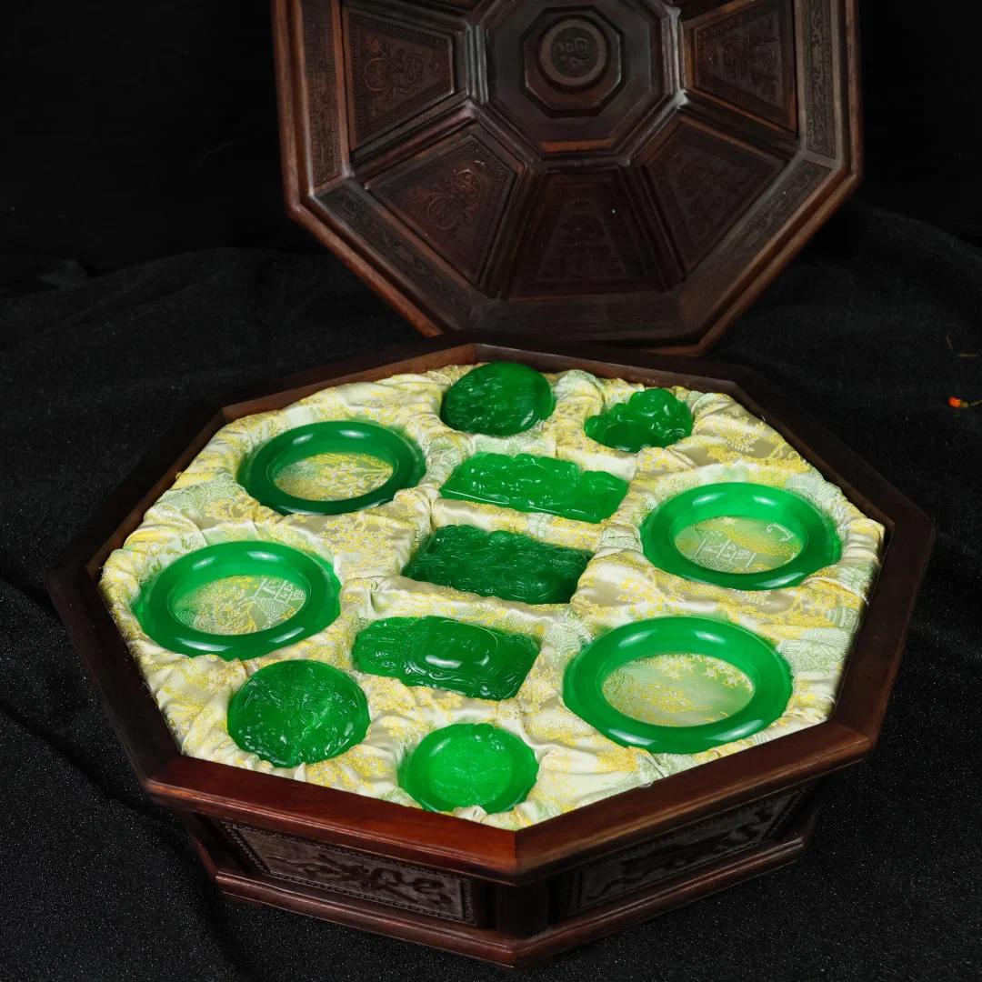 A Set of Fine Jewelry