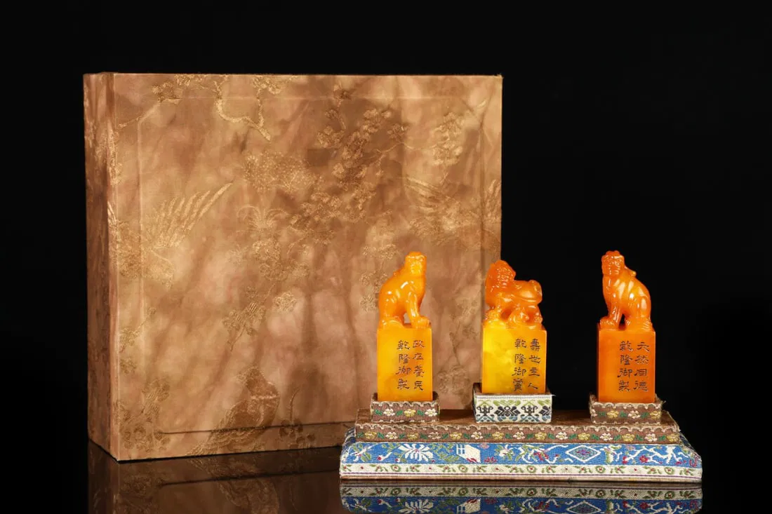 A Set of Fine Tianhuang Stone Auspicious Beast Pattern Seals