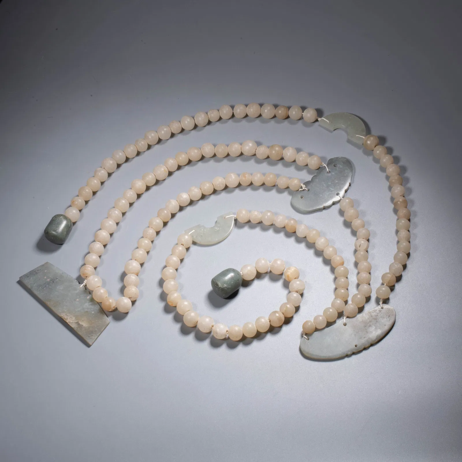 A set of Jin jade pendants