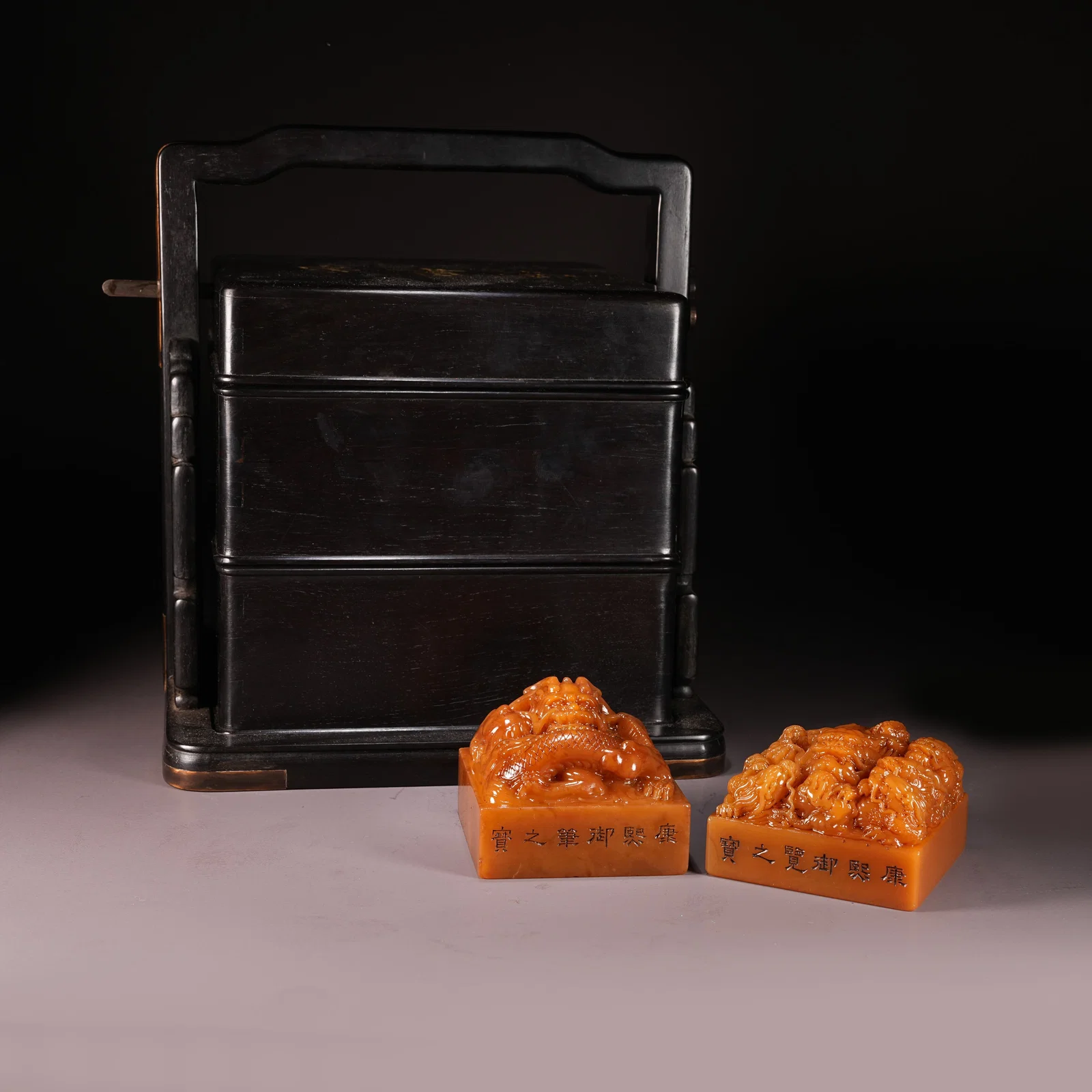A SET OF SHOUSHAN STONE SEALS WITH DRAGON KNOBS