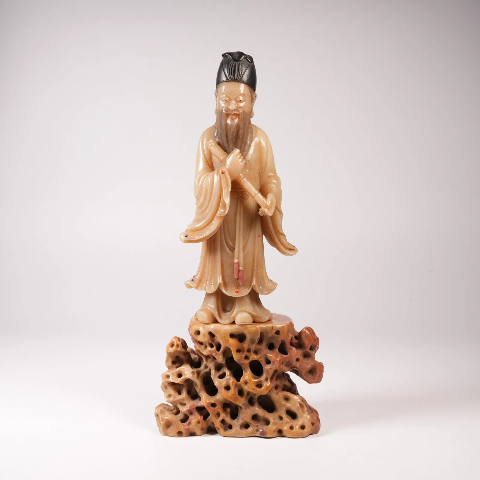 A SHOUSHAN STONE INLAID TREASURE STANDING FIGURE ORNAMENT