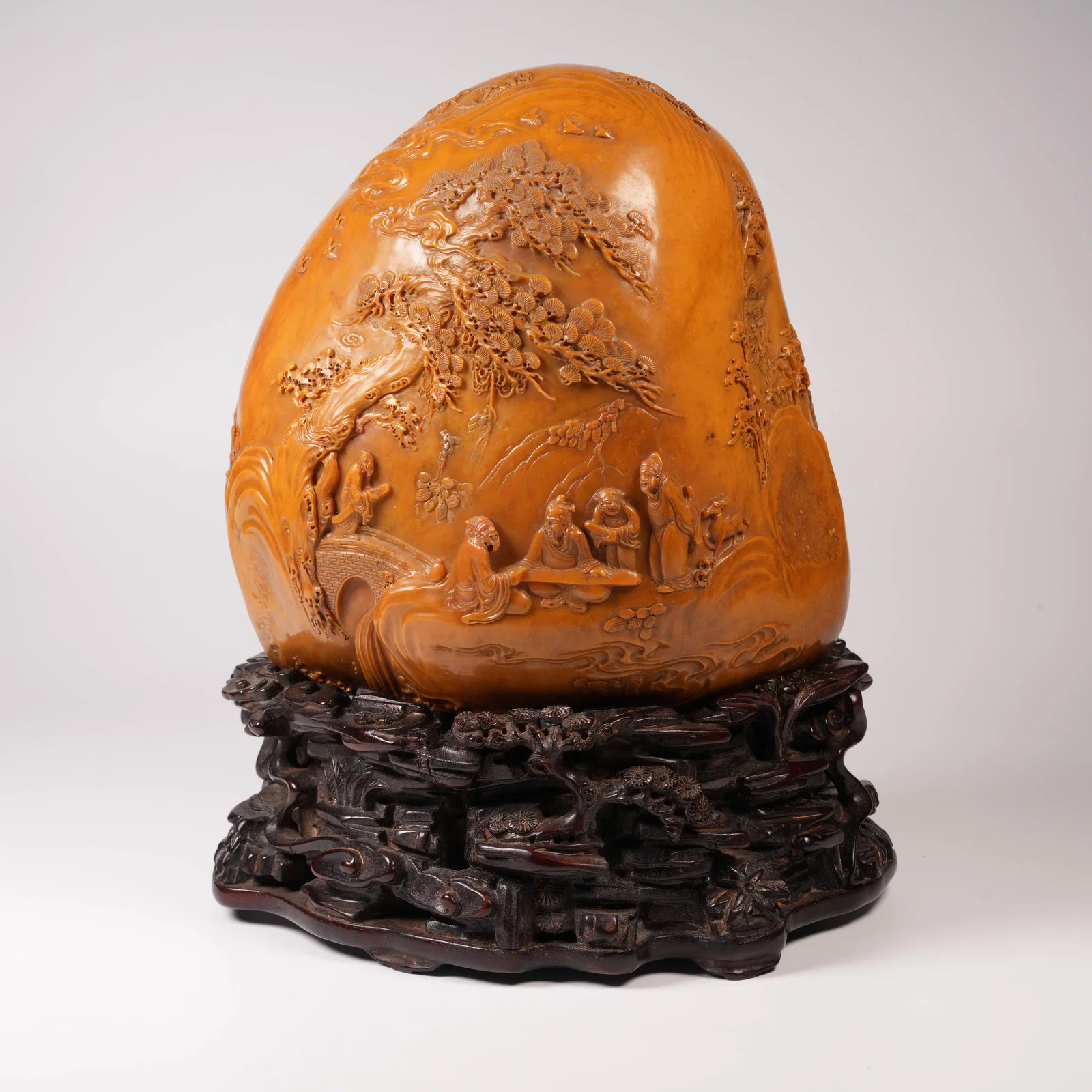 A SHOUSHAN STONE PINE-AND-DEER MINIATURE ORNAMENT