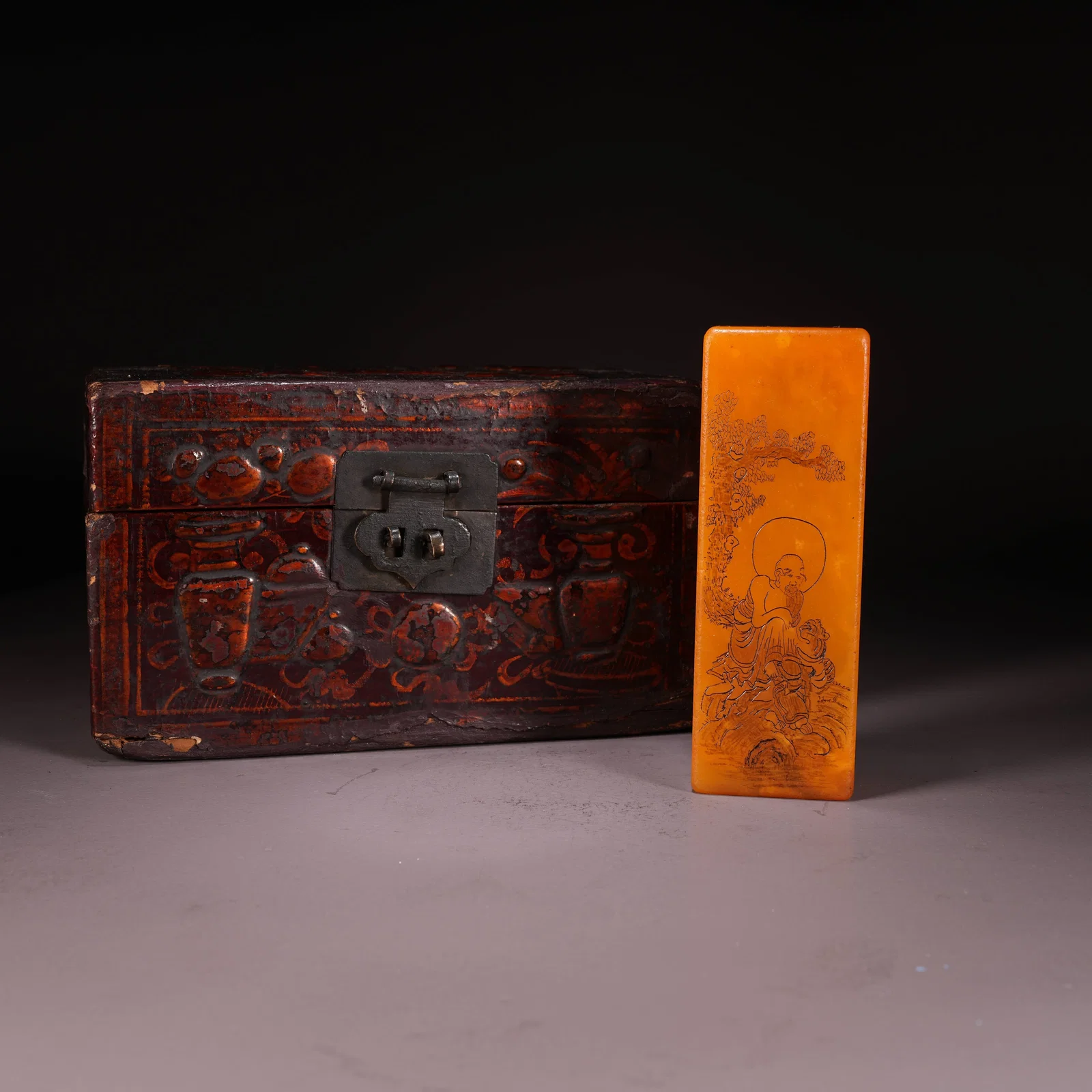 A SHOUSHAN STONE SEAL WITH SUBDUED TIGER AND ARHAT MOTIF