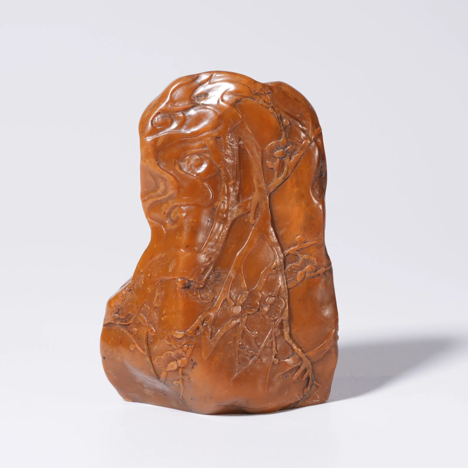 A SHOUSHAN TIANHUANG STONE CARVED FLORAL DISPLAY PIECE