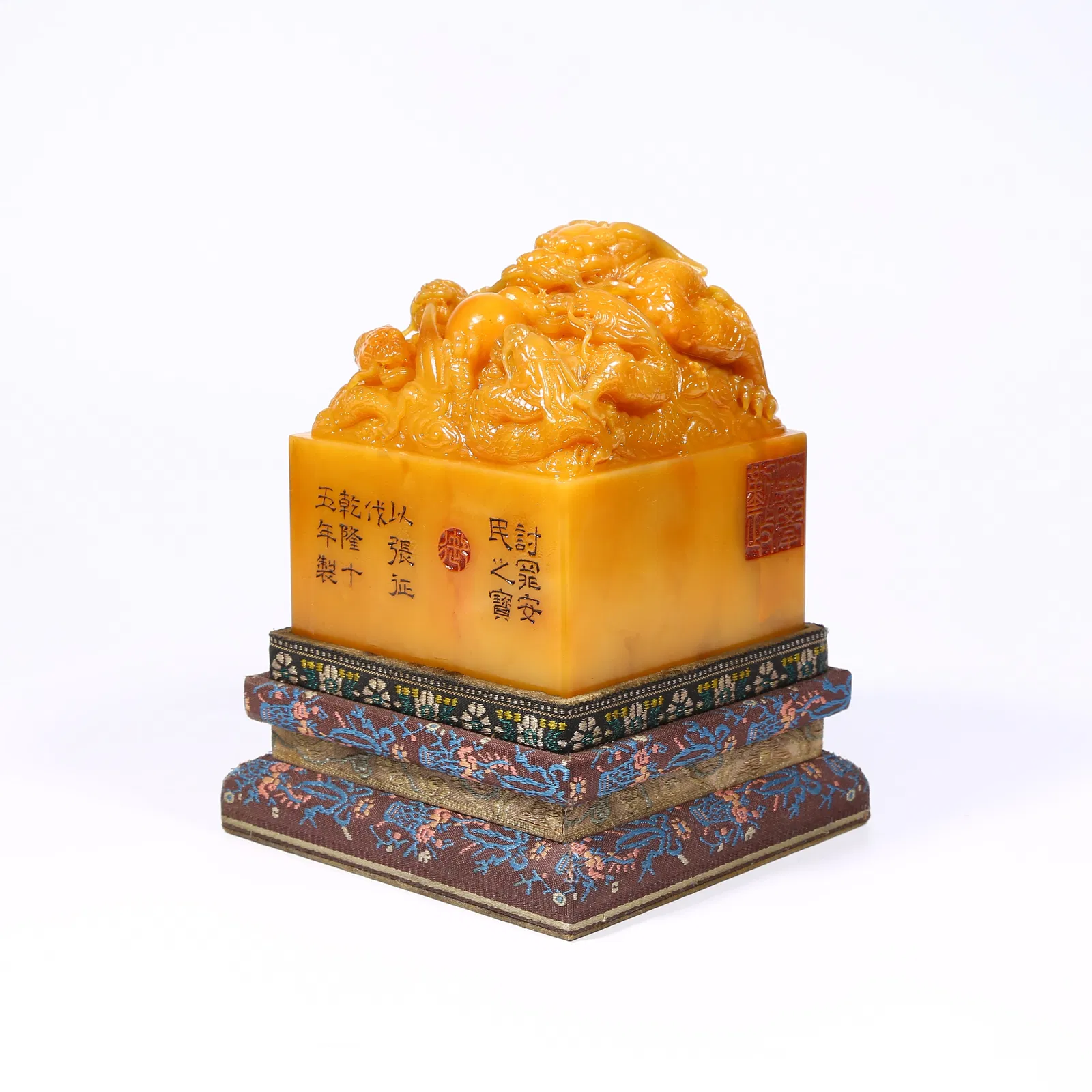 A SHOUSHAN TIANHUANG STONE SEAL WITH DRAGON KNOB