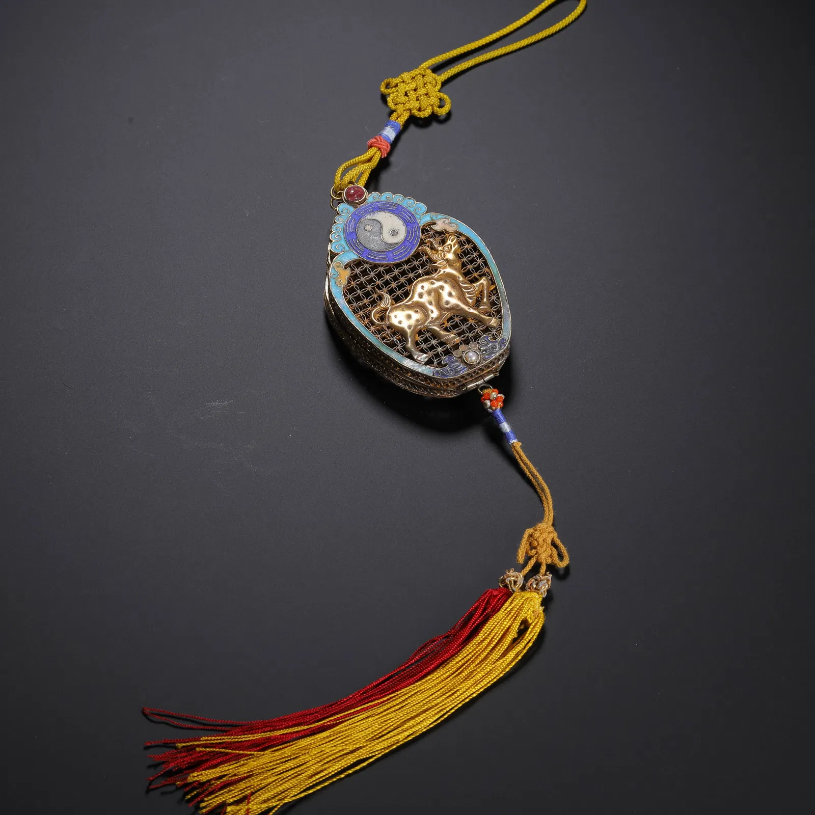A SILVER-GILT POMANDER CASE