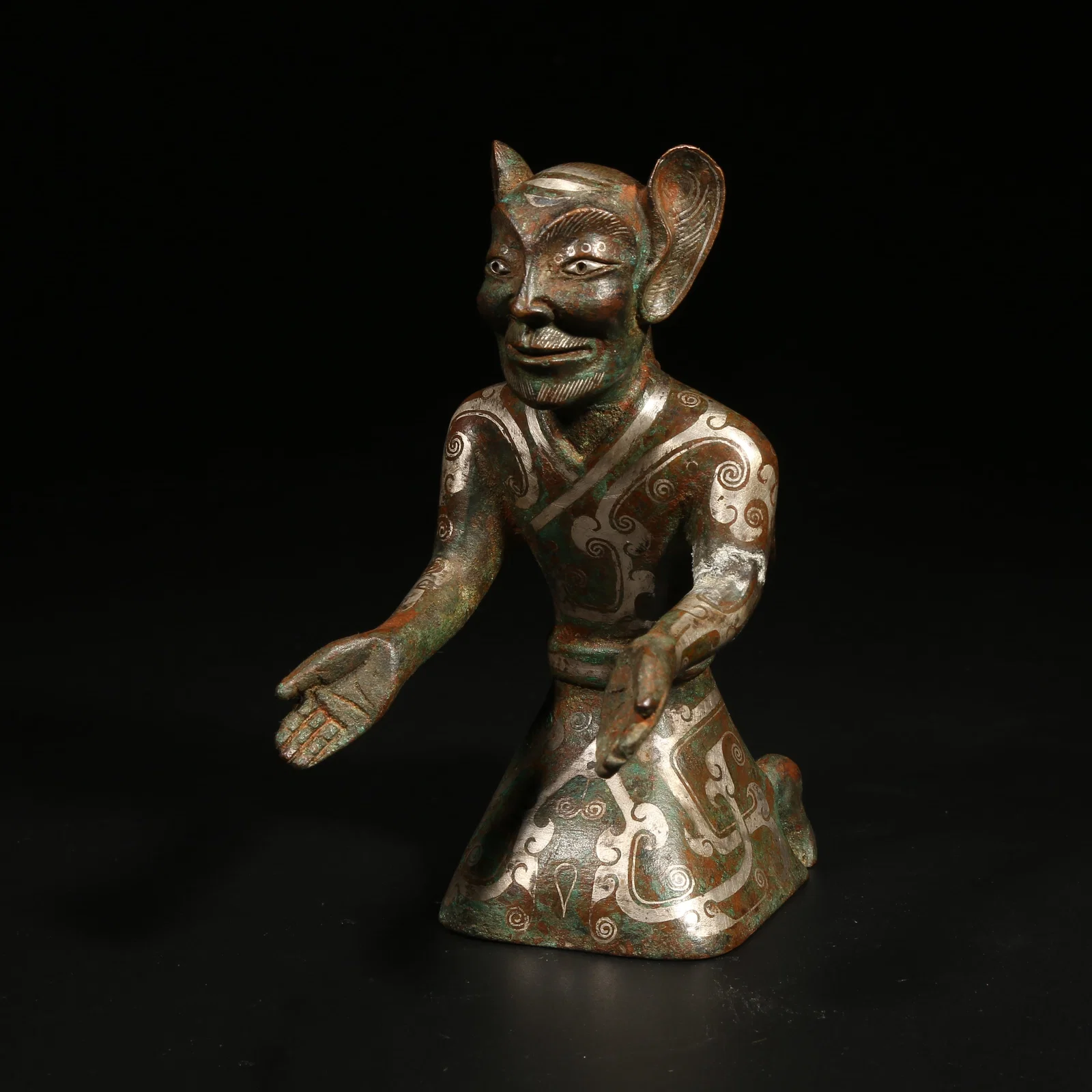A SILVER INLAID BRONZE FEATHERED FIGURE