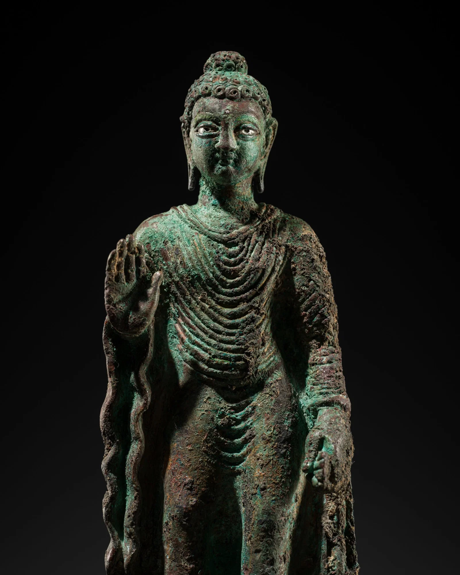 A SILVER-INLAID BRONZE FIGURE OF BUDDHA SHAKYAMUNI, ANCIENT REGION OF GANDHARA, 5TH-6TH CENTURY