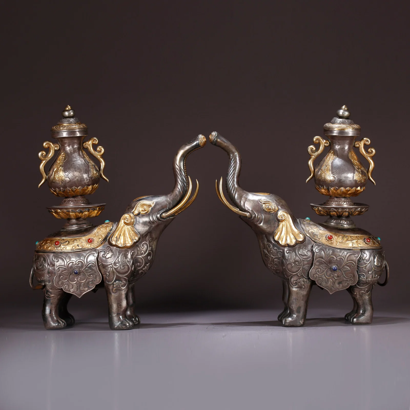 A SILVER INLAID GOLD "PEACEFUL ELEPHANTS" ORNAMENT (PAIR)