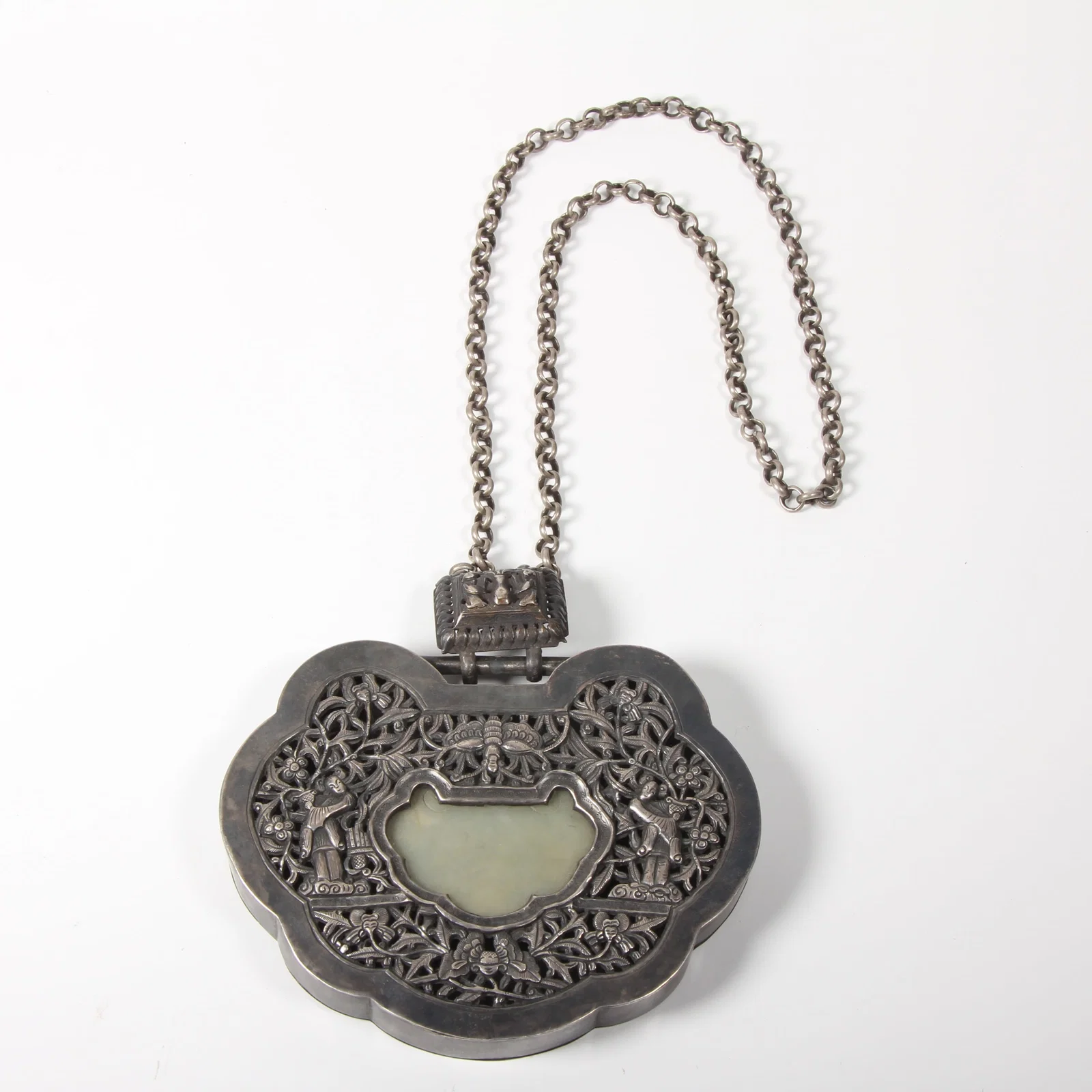 A SILVER LONG-LIFE LOCK INLAID WITH JADEITE, FEATURING FLOWER, BUTTERFLY, AND FIGURE MOTIFS