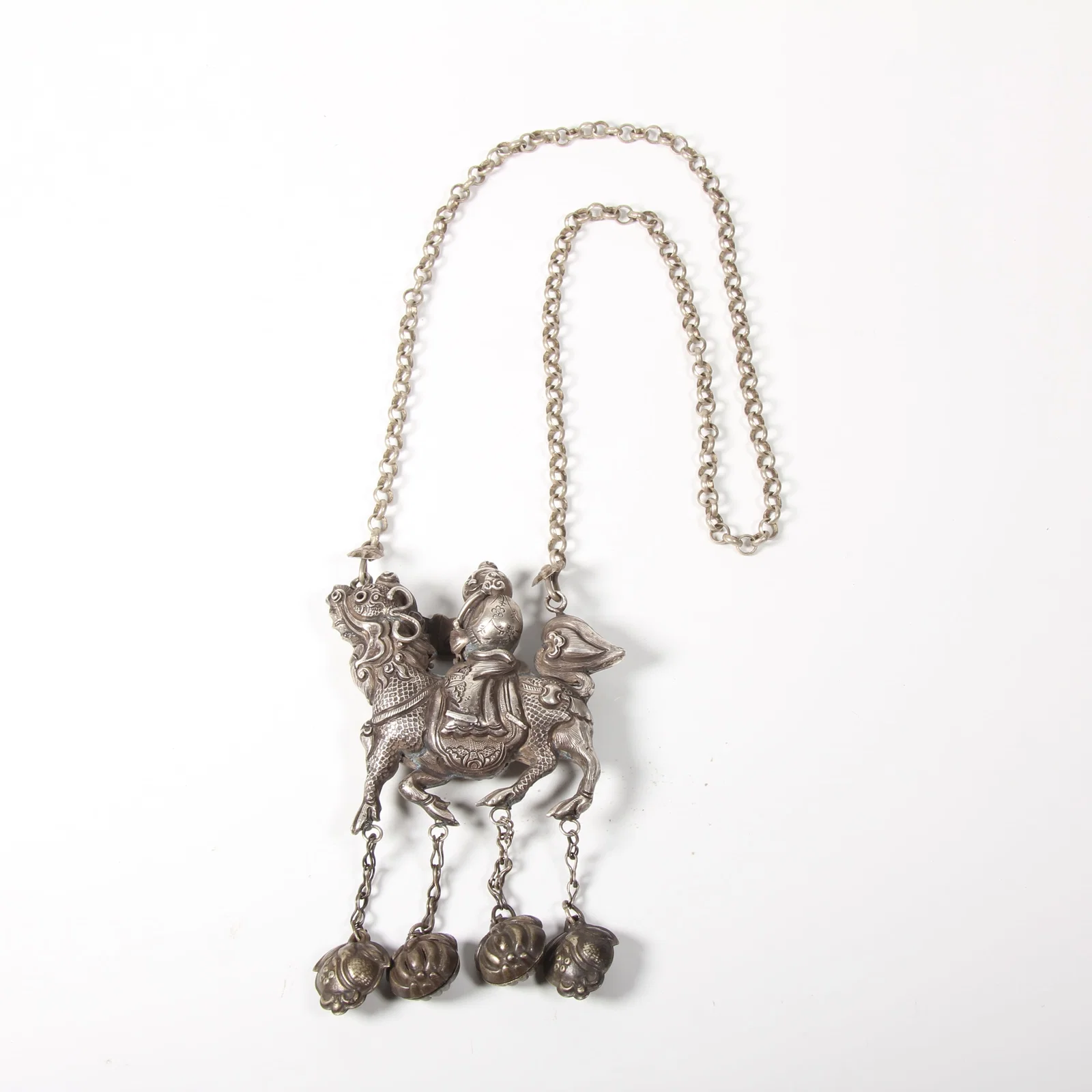 A SILVER QILIN BRINGING CHILD PENDANT