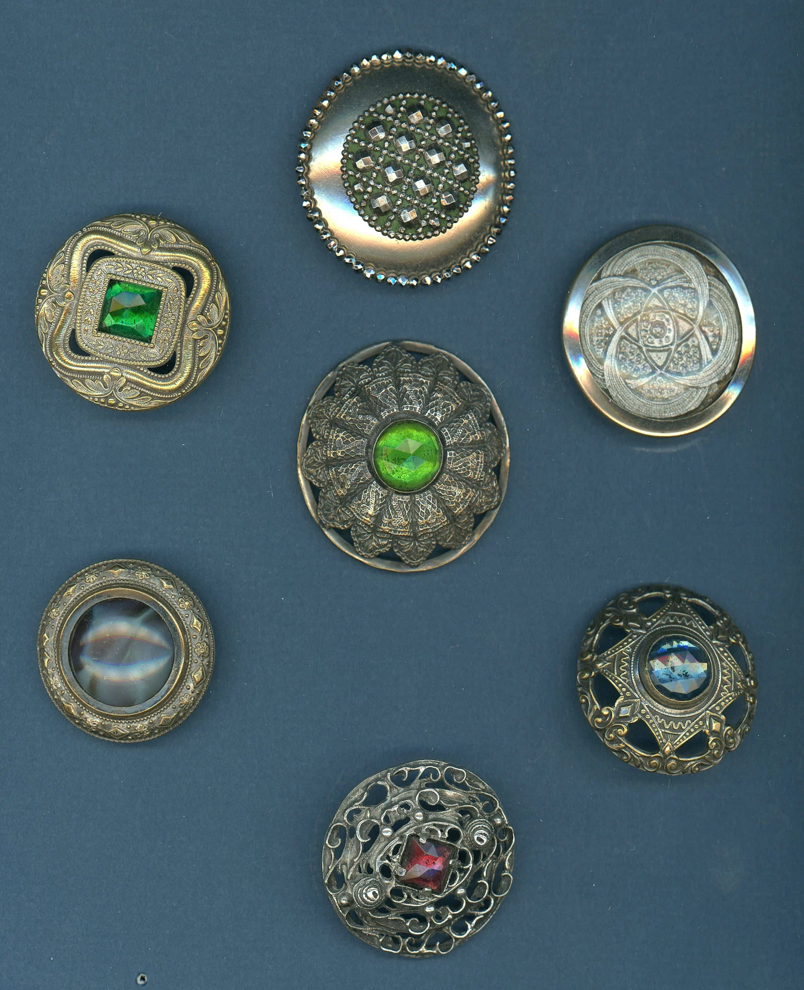 A SMALL CARD OF DIVIDION ONE LARGE JEWEL BUTONS