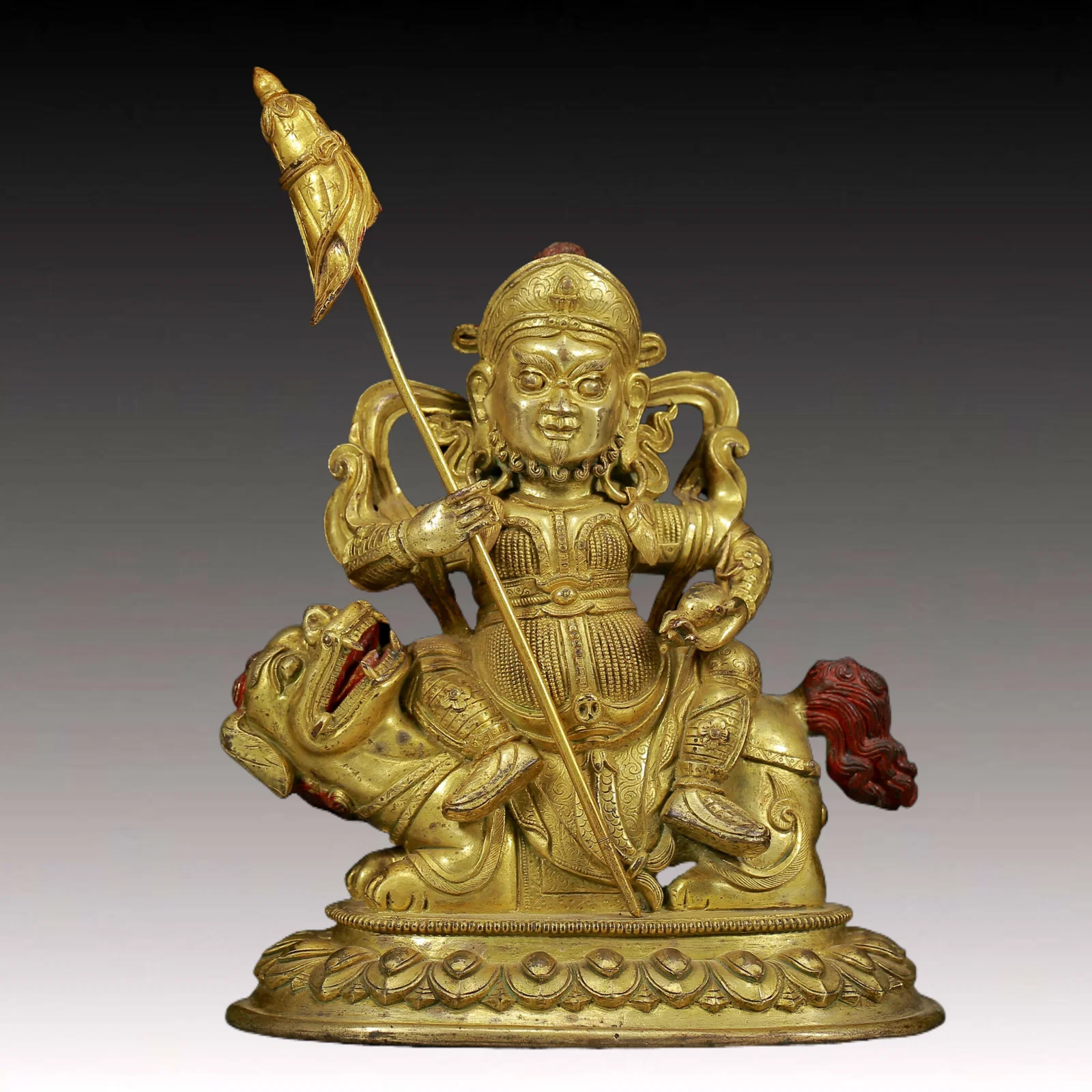 A Solemn Gilt Bronze Statue of Heavenly King
