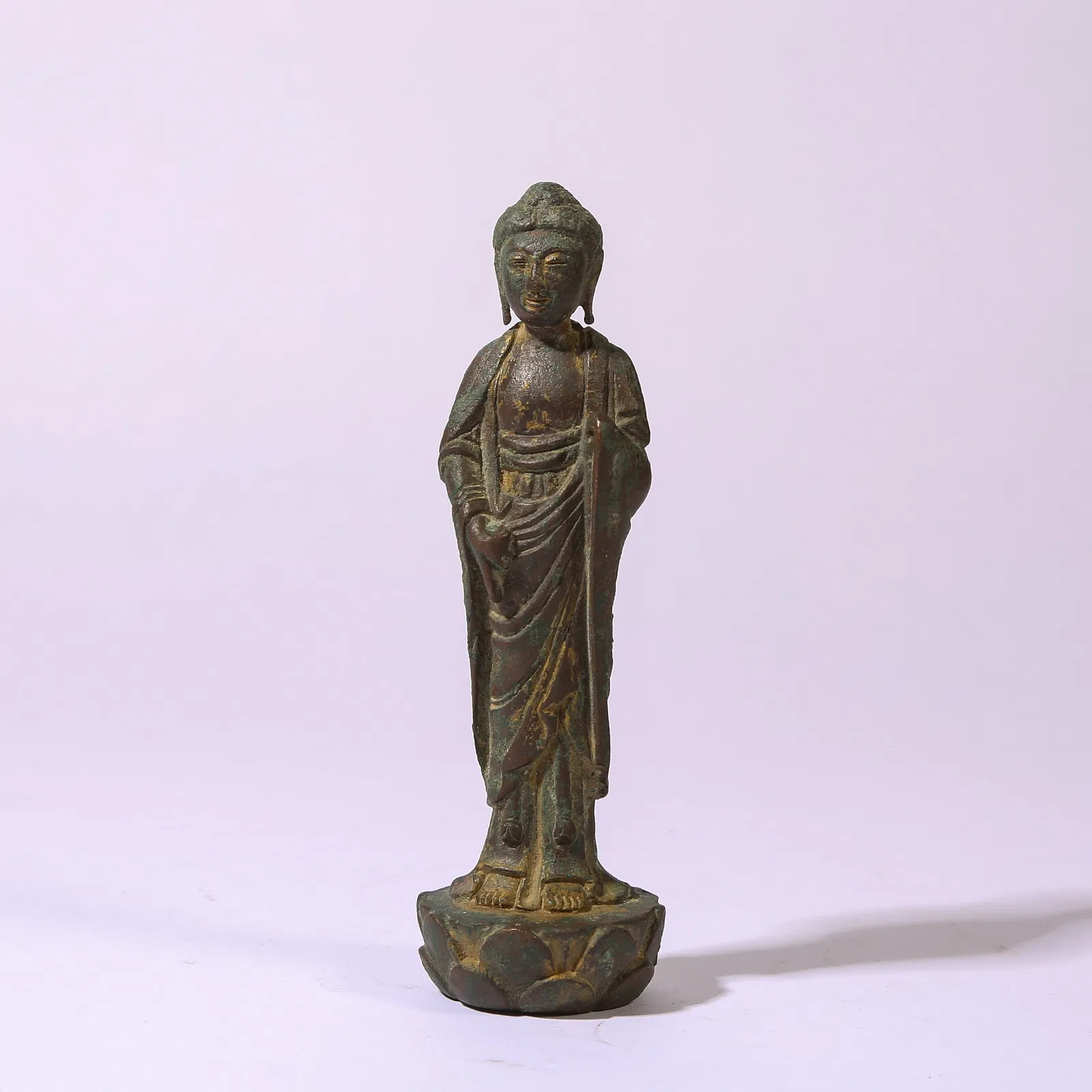 A STANDING FIGURE OF SHAKYAMUNI BUDDHA IN BRONZE