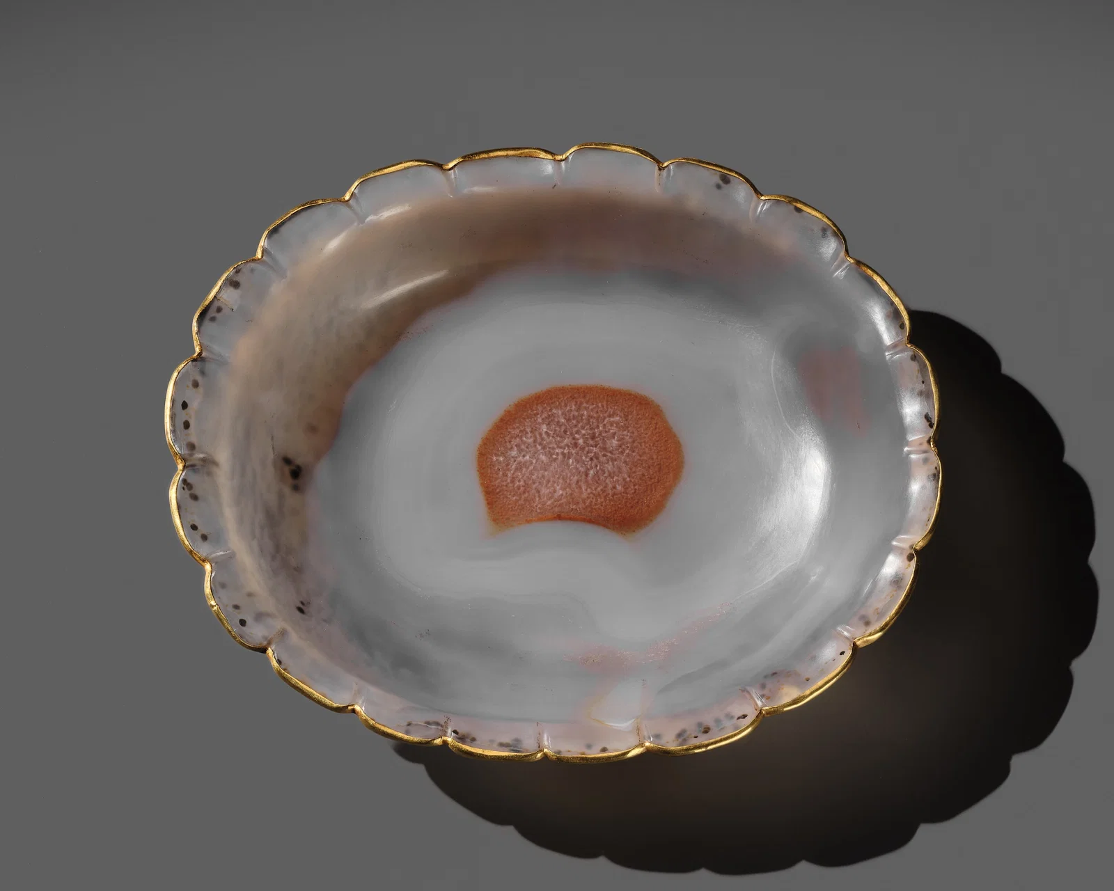 A SUPERB 22K GOLD-MOUNTED AGATE BOWL, YONGZHENG DYNASTY OR EARLIER