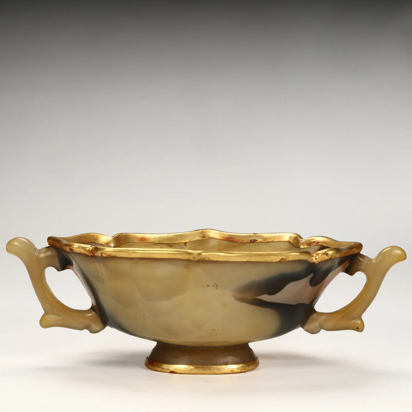 A Tang Dynasty agate gilt amphora