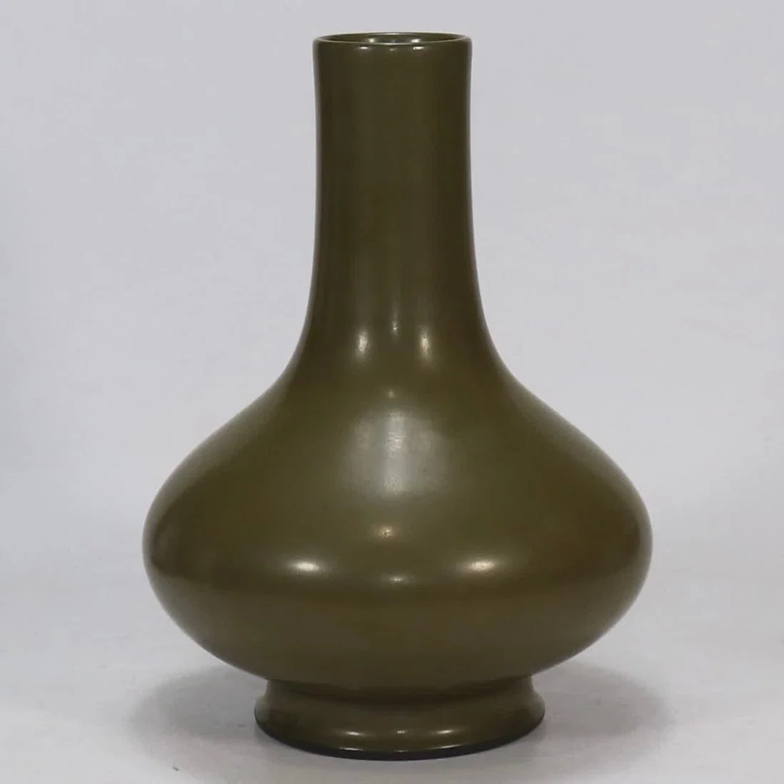 A tea powder glazed water chestnut bottle made in the Qianlong period of the Qing Dynasty