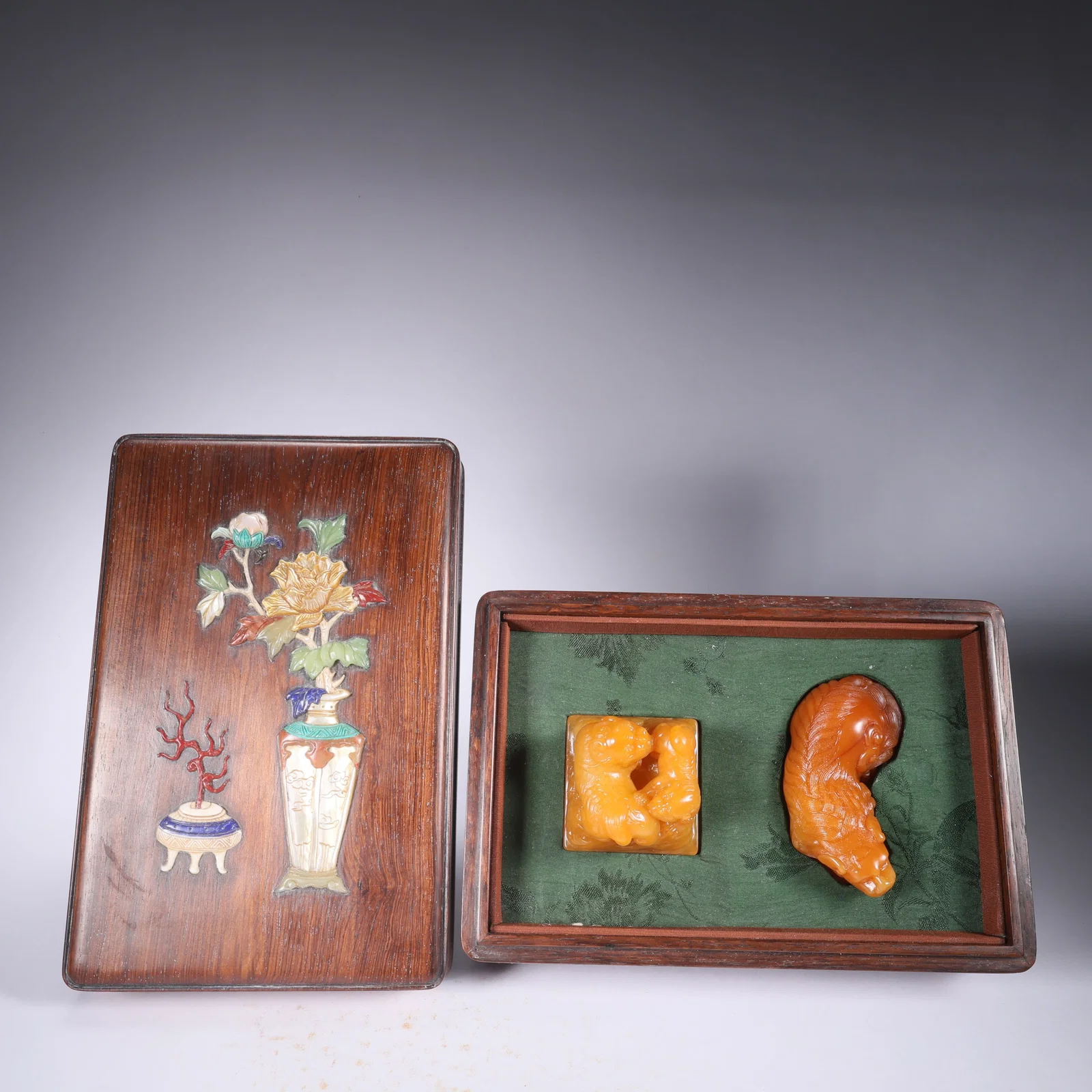 A TIANHUANG STONE SEAL SET WITH AUSPICIOUS BEASTS, INLAID IN WOODEN BOX, TWO PIECES