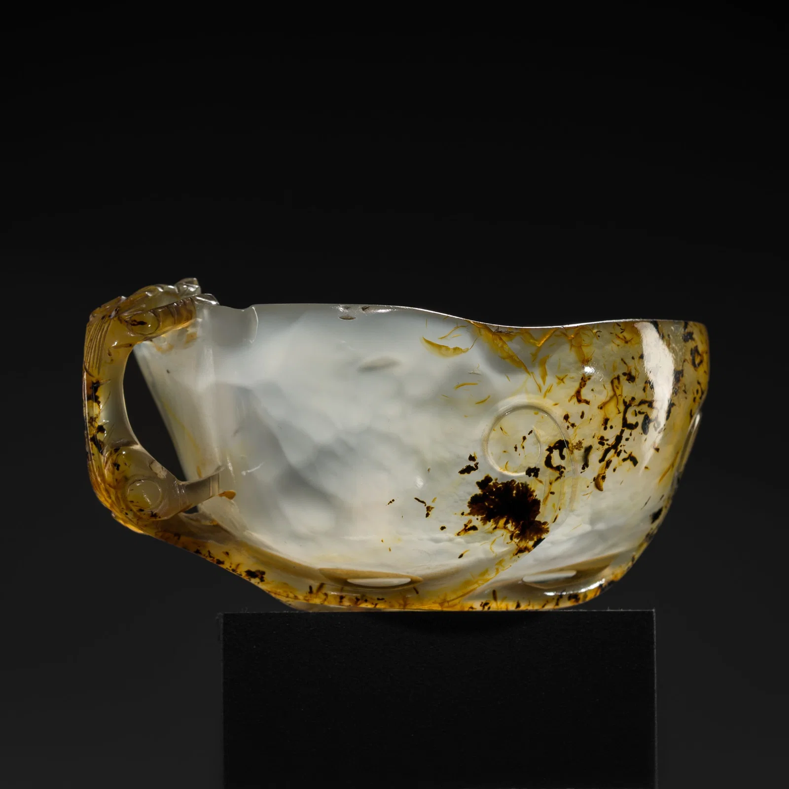 A TRANSLUCENT AGATE 'CHILONG' LIBATION CUP, YUAN TO MING DYNASTY